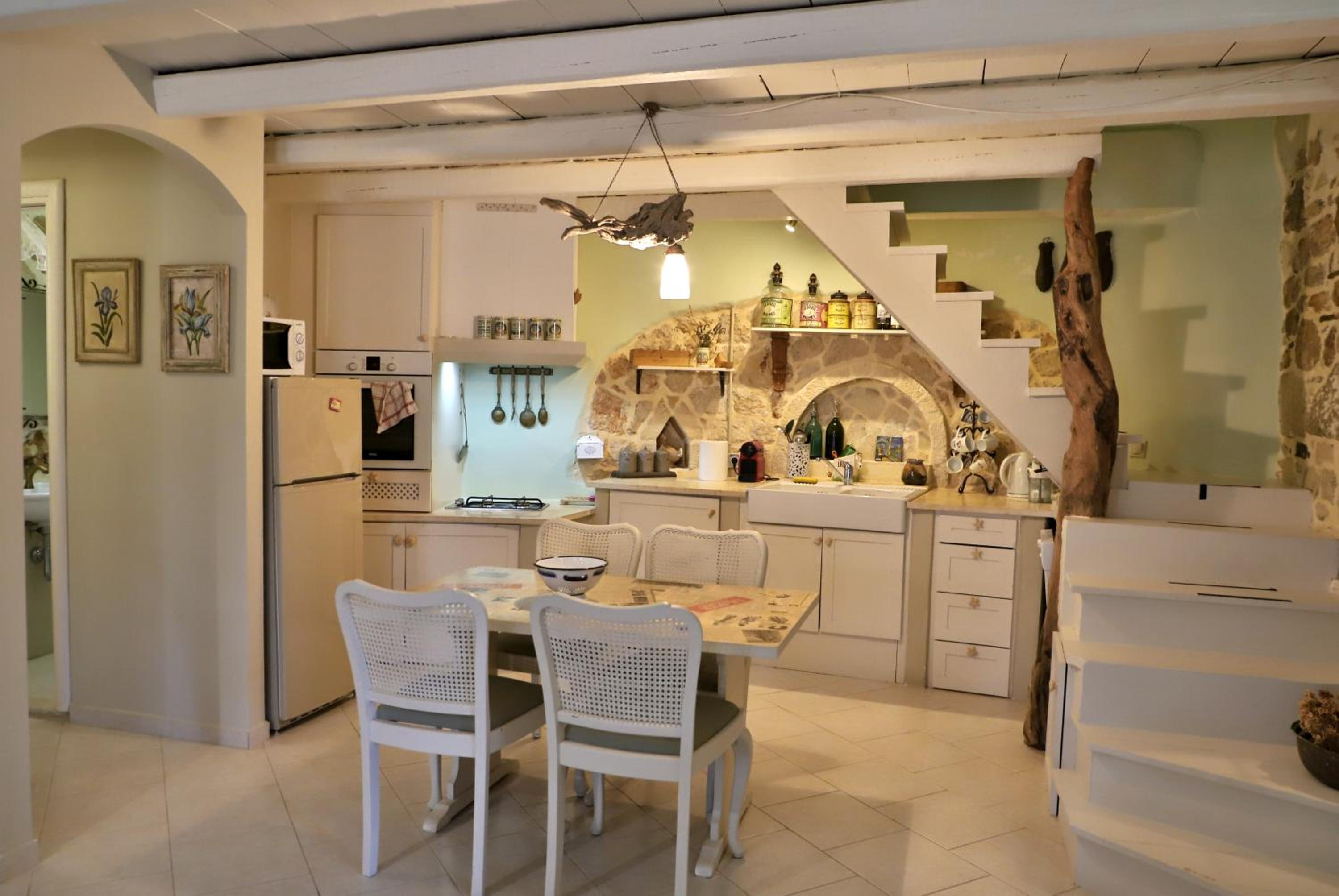 Petite Olive House view 4