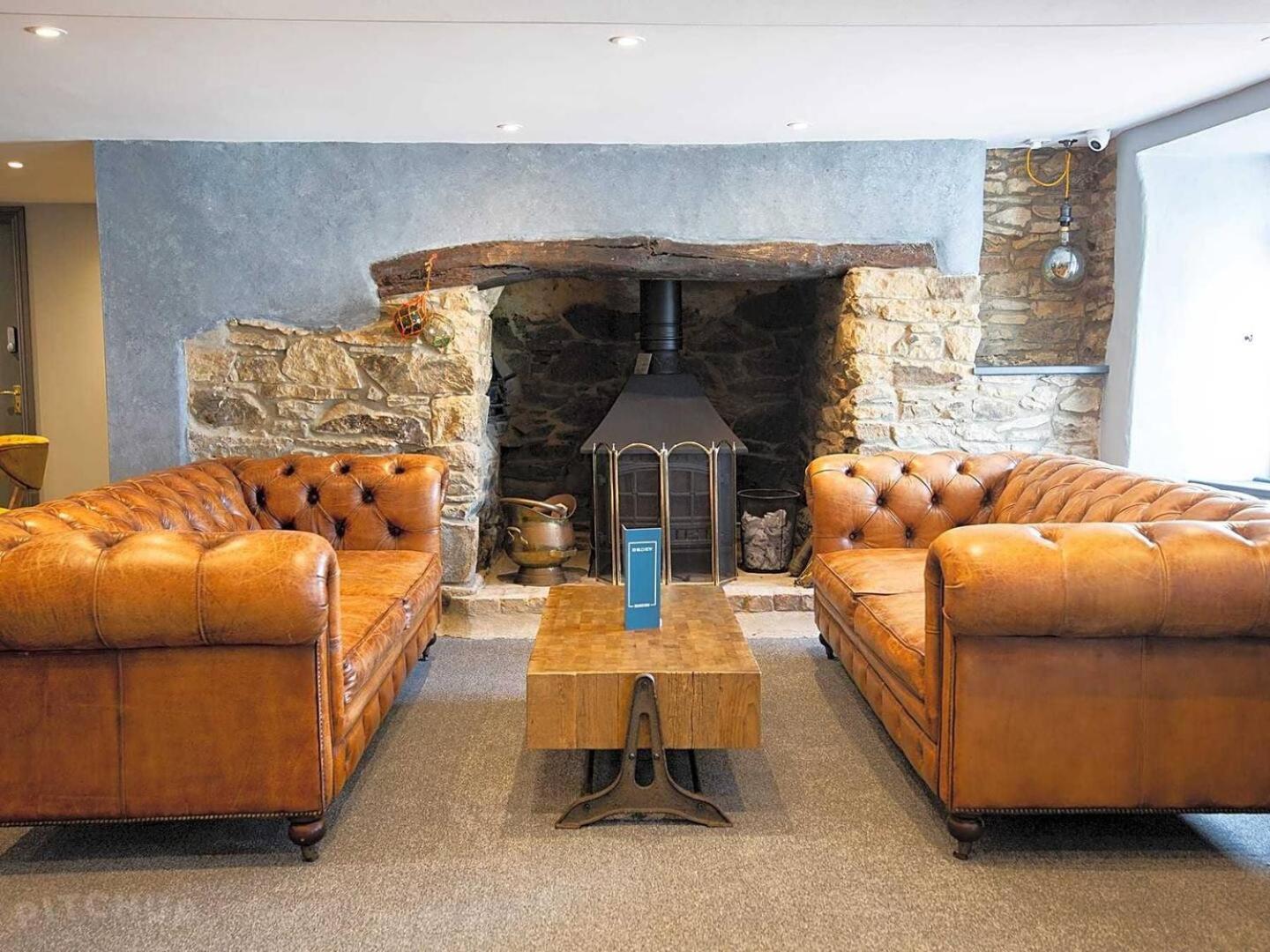 Modern Caravan on Newperran Holiday Park, Cornwall view 4