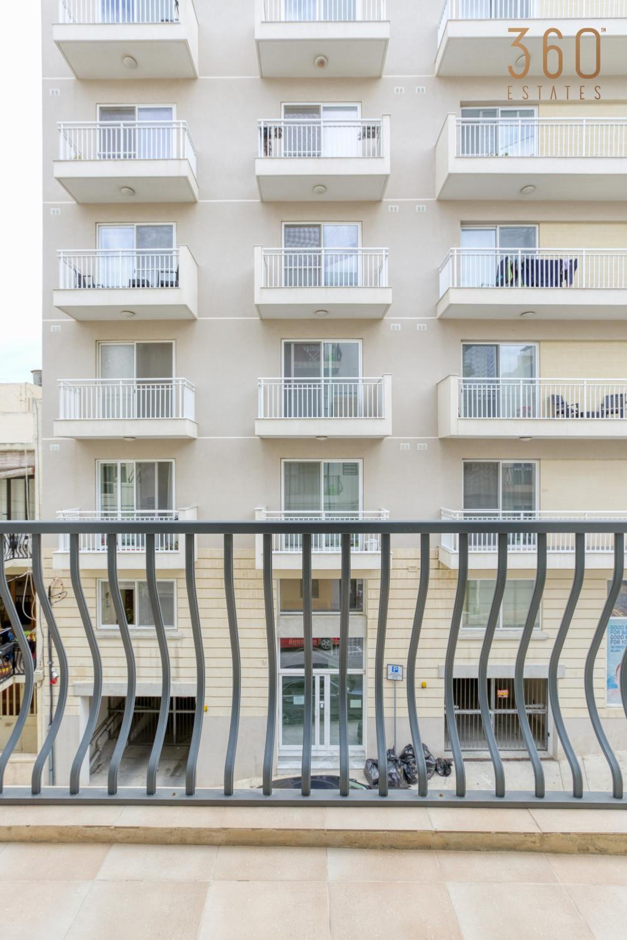 Comfy 2BR apartment in the centre with WIFI & AC by 360 Estates photo 3