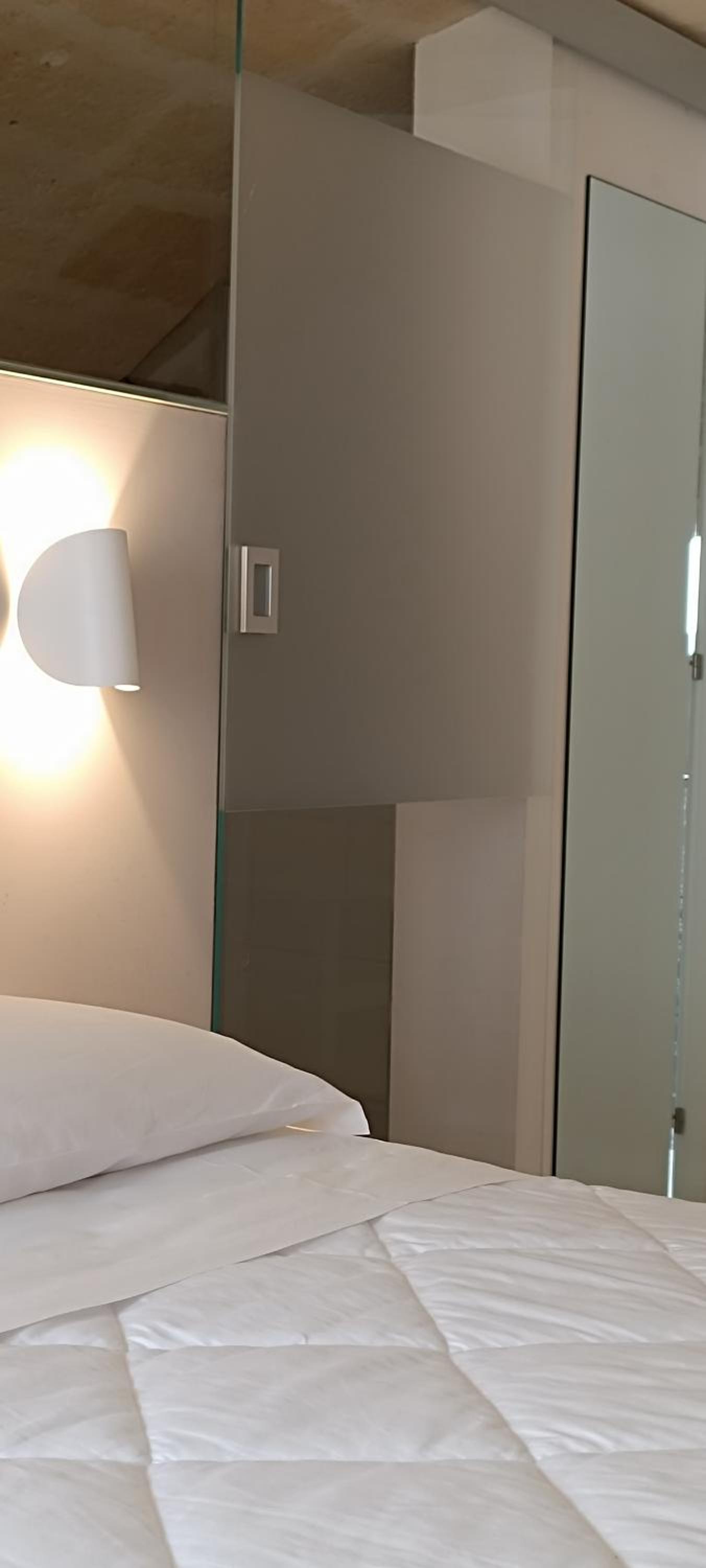 Lamia Room Rentals