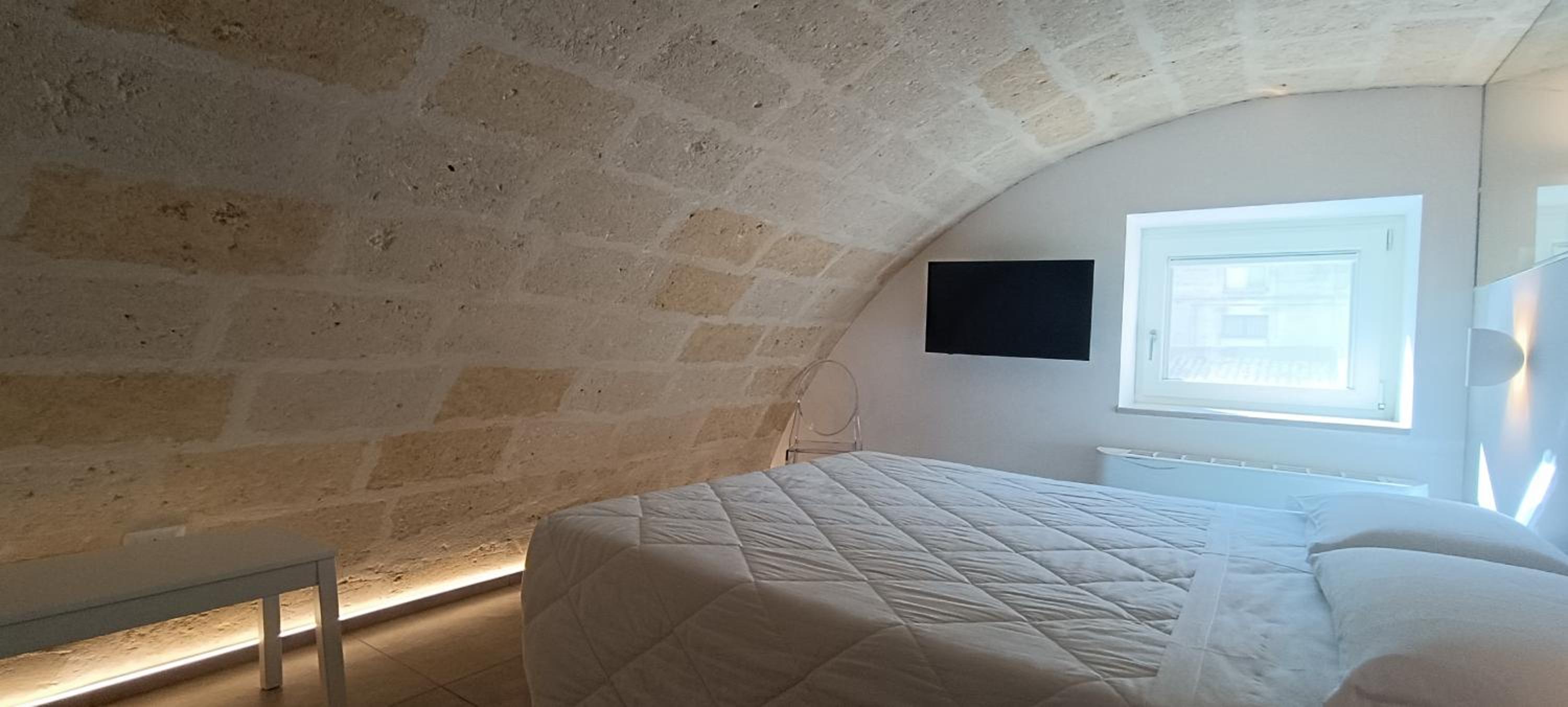 Lamia Room Rentals