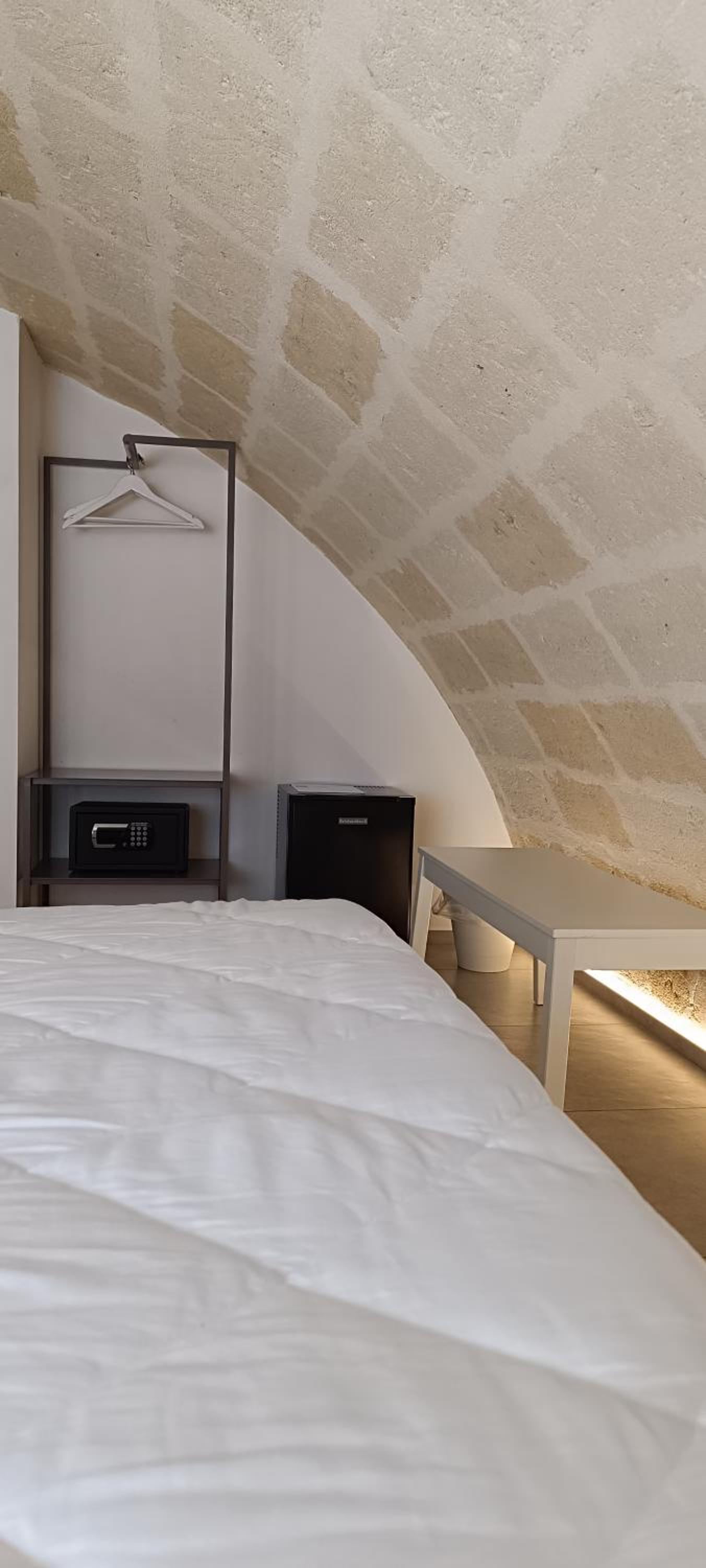 Lamia Room Rentals