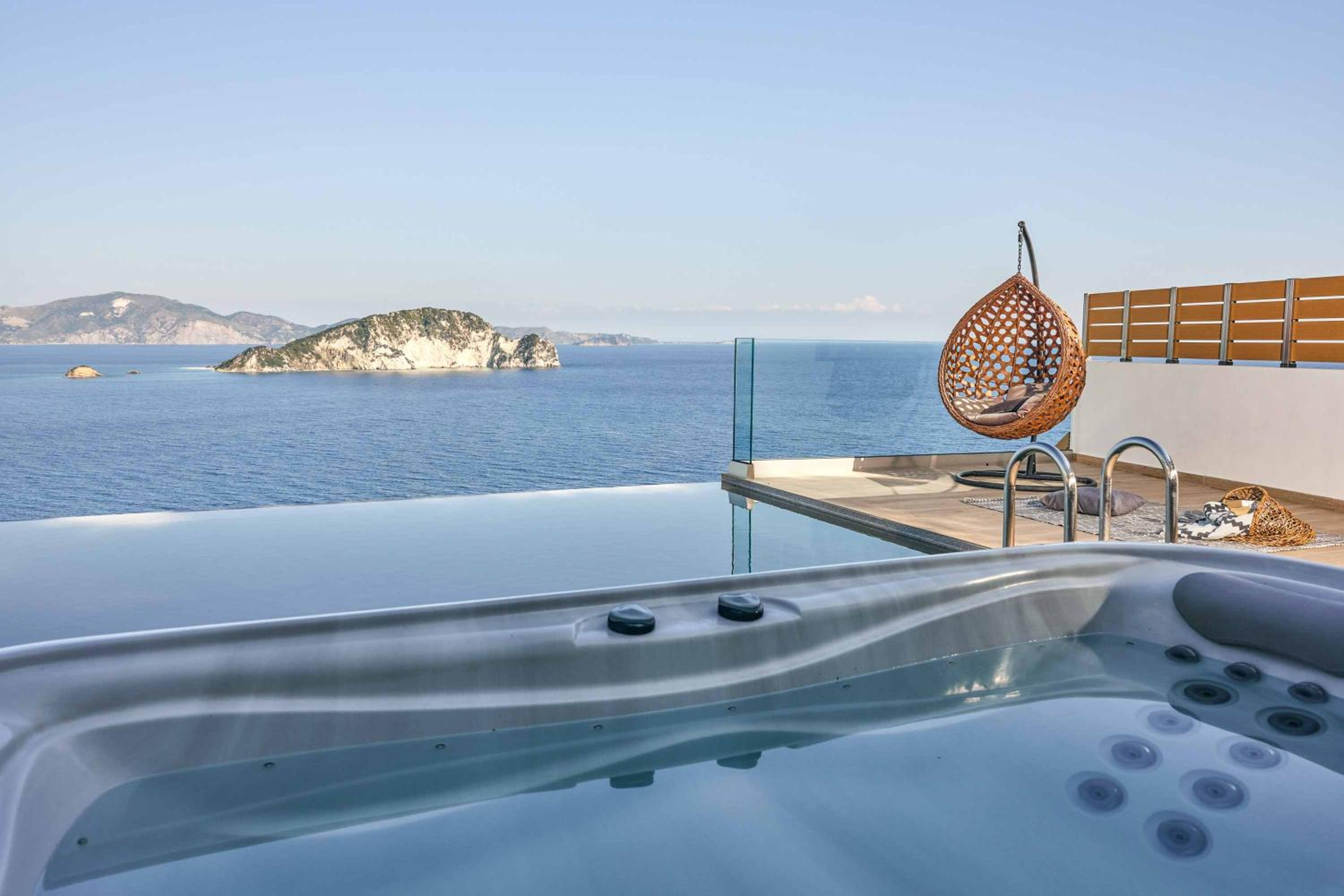 Alkyonides Feather photo 5