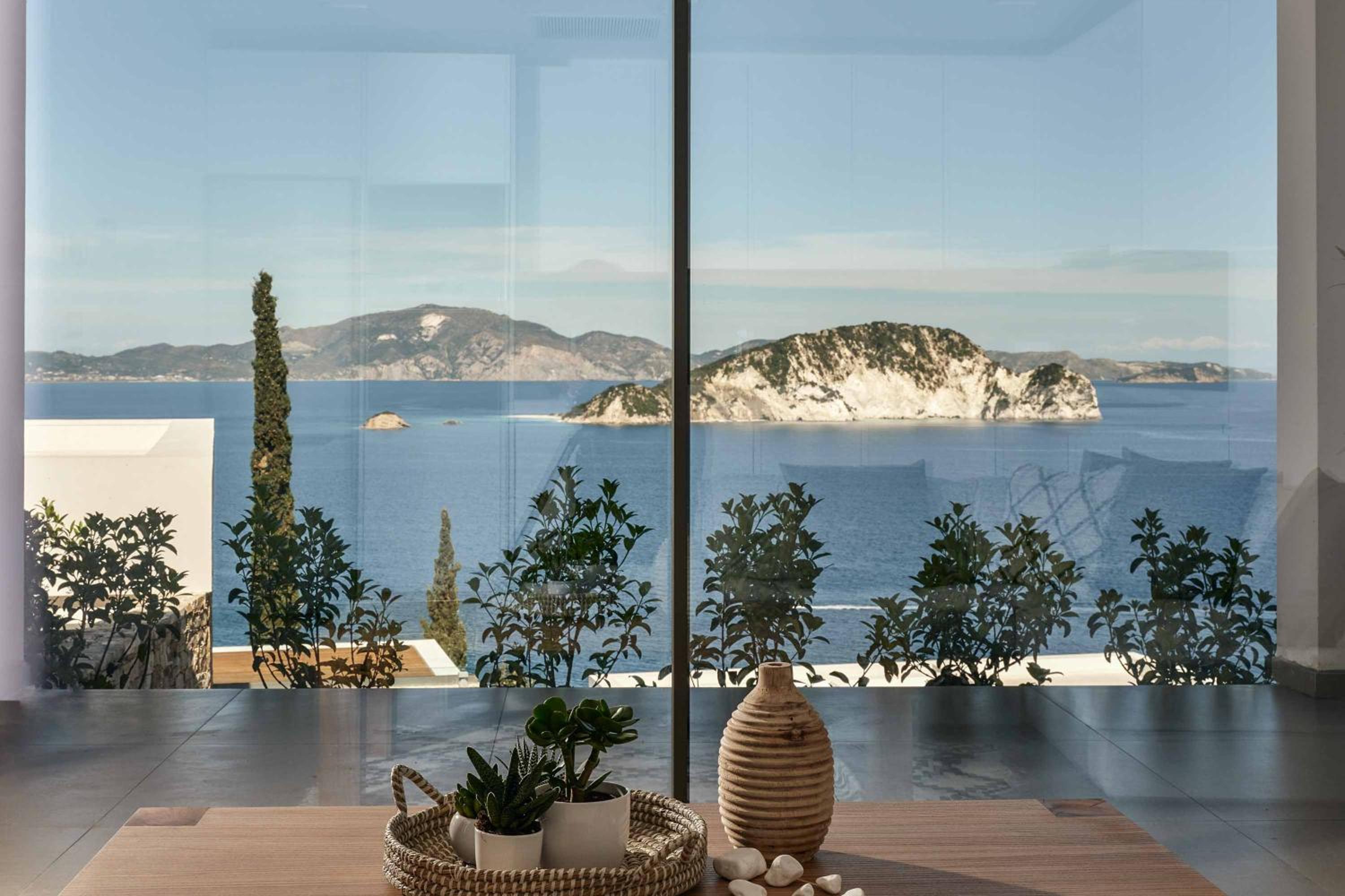 Alkyonides Feather photo 3