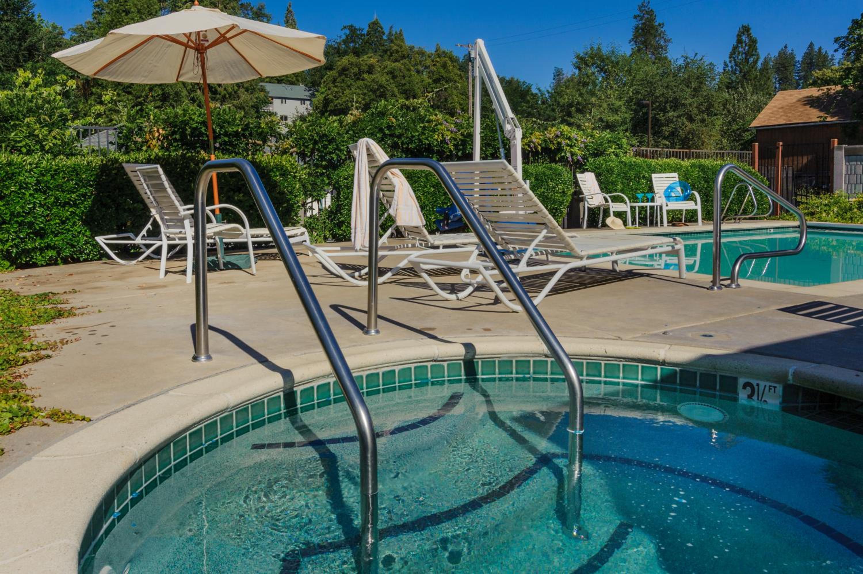 Grass Valley Vacations - Grass Valley Courtyard Suites - Property Image 3