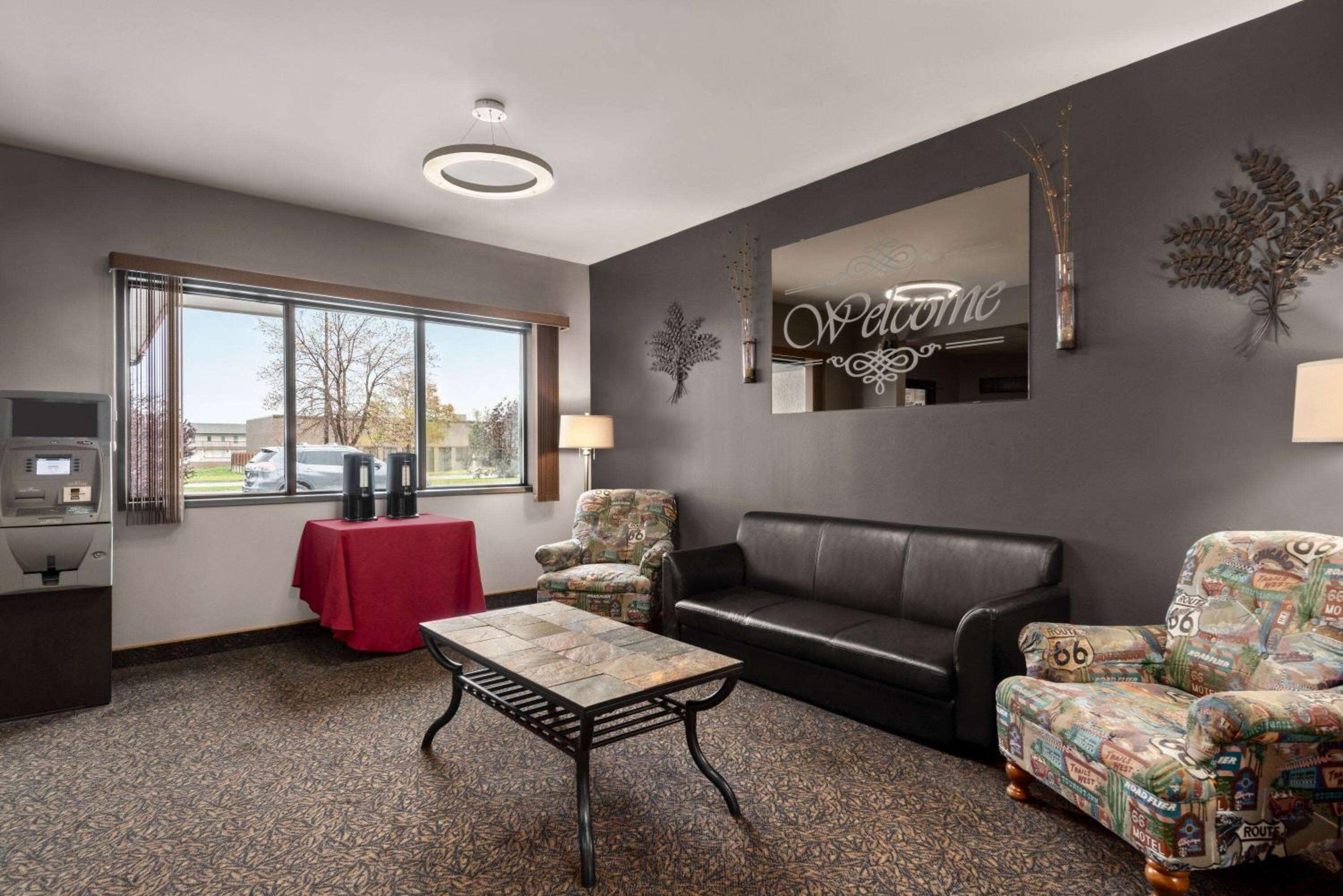 Brandon Vacations - Travelodge by Wyndham Brandon - Property Image 2