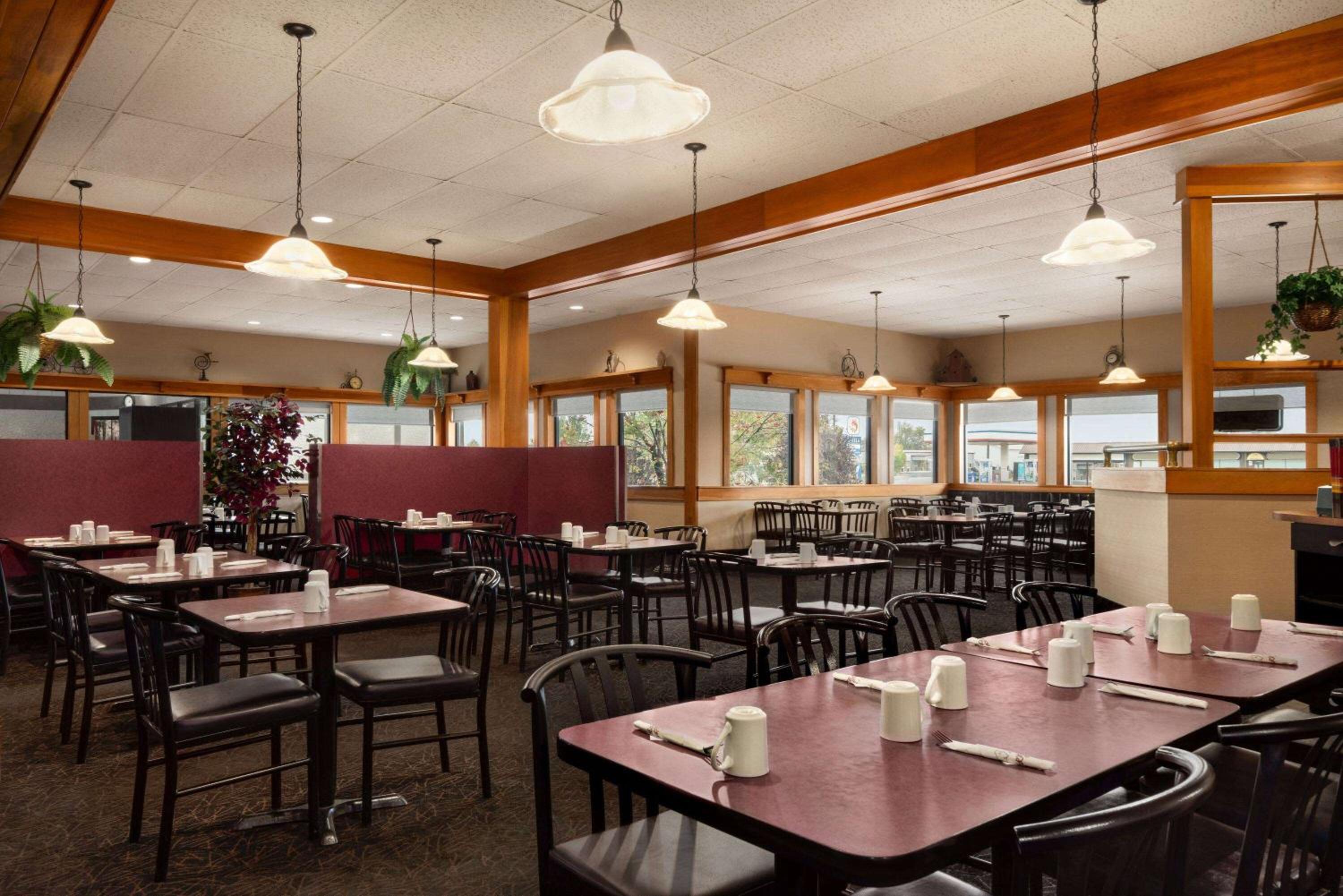 Brandon Vacations - Travelodge by Wyndham Brandon - Property Image 3