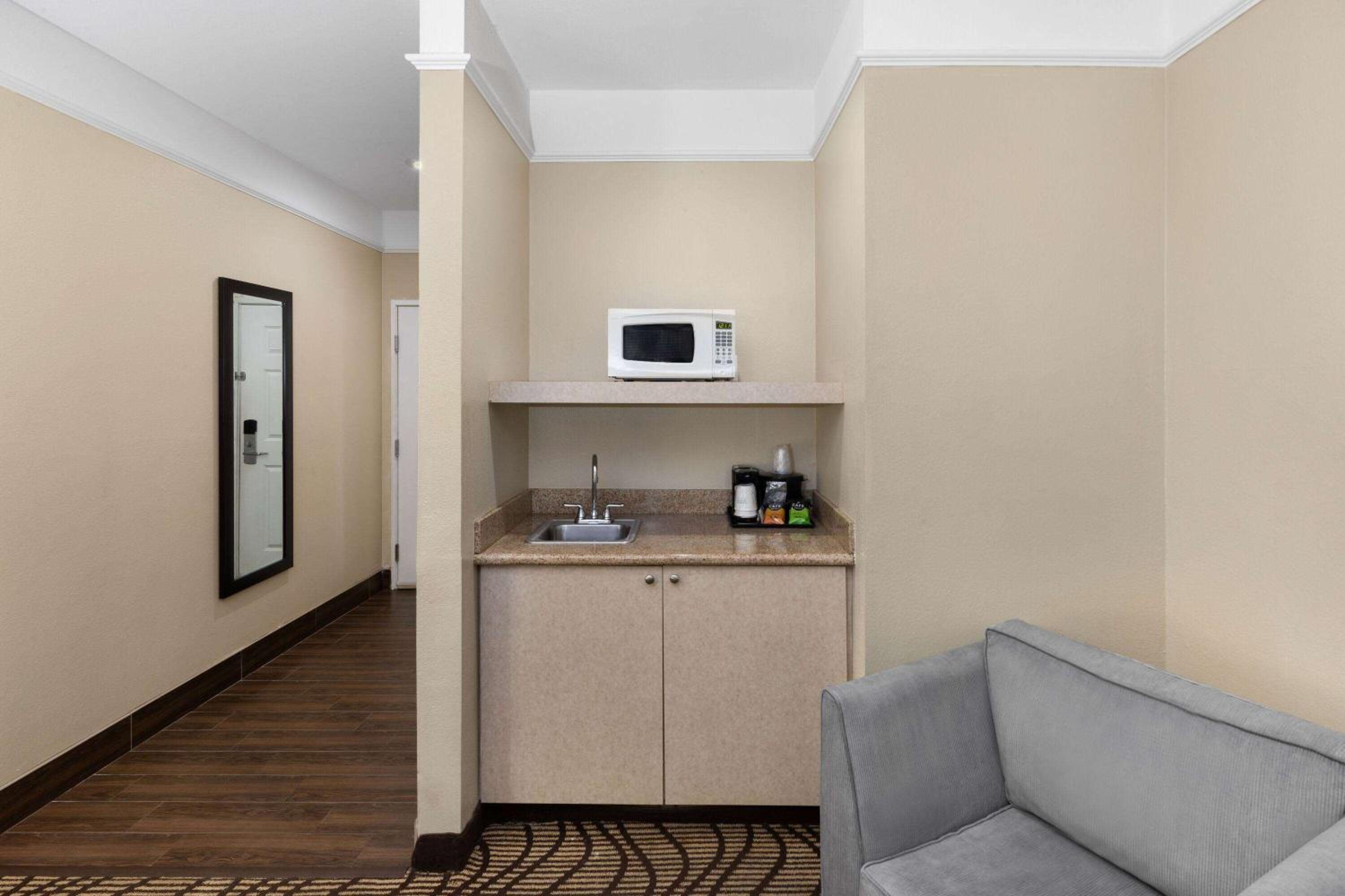 Houma Vacations - La Quinta by Wyndham Houma - Property Image 1
