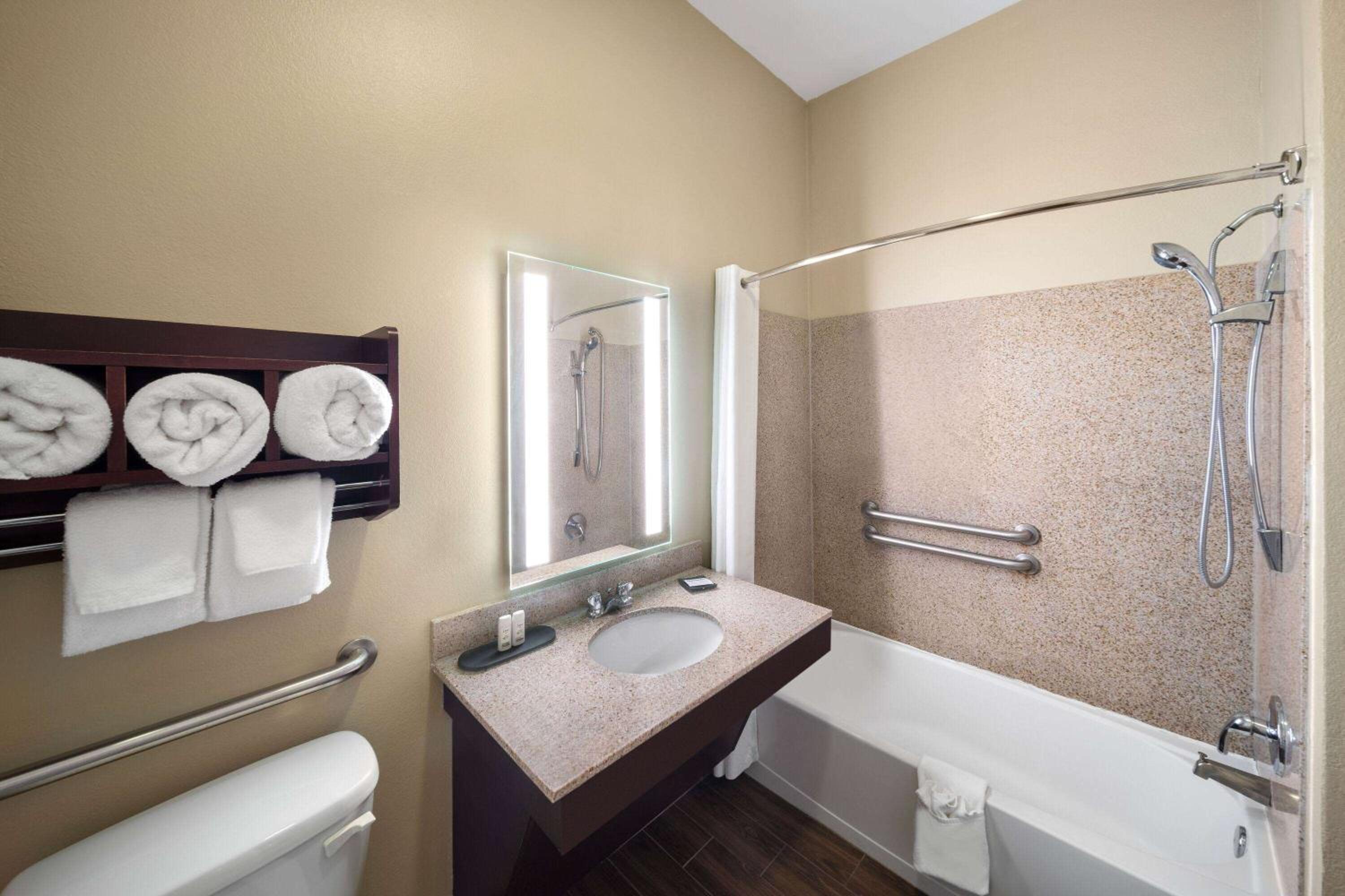 Houma Vacations - La Quinta by Wyndham Houma - Property Image 8