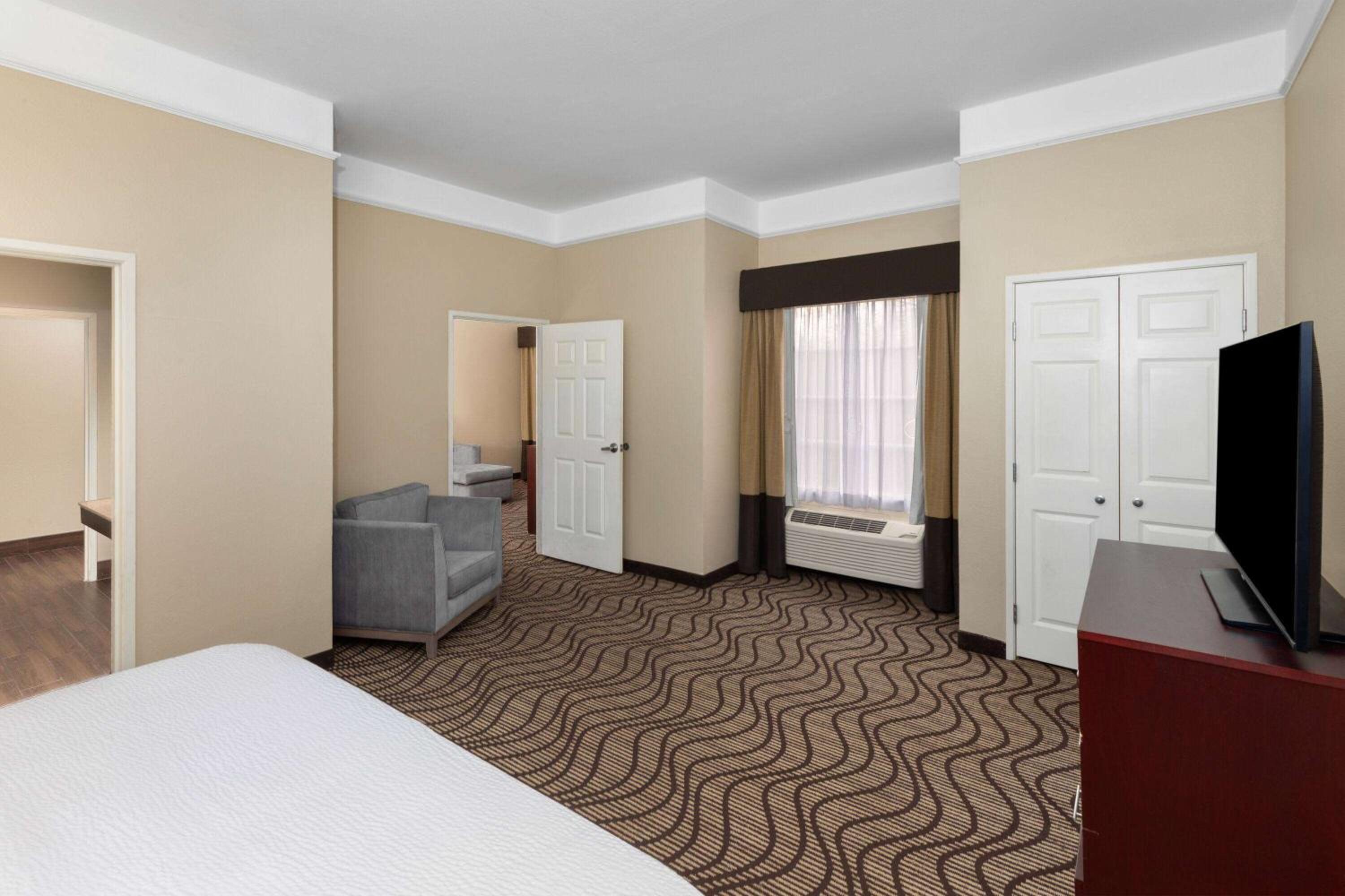 Houma Vacations - La Quinta by Wyndham Houma - Property Image 2