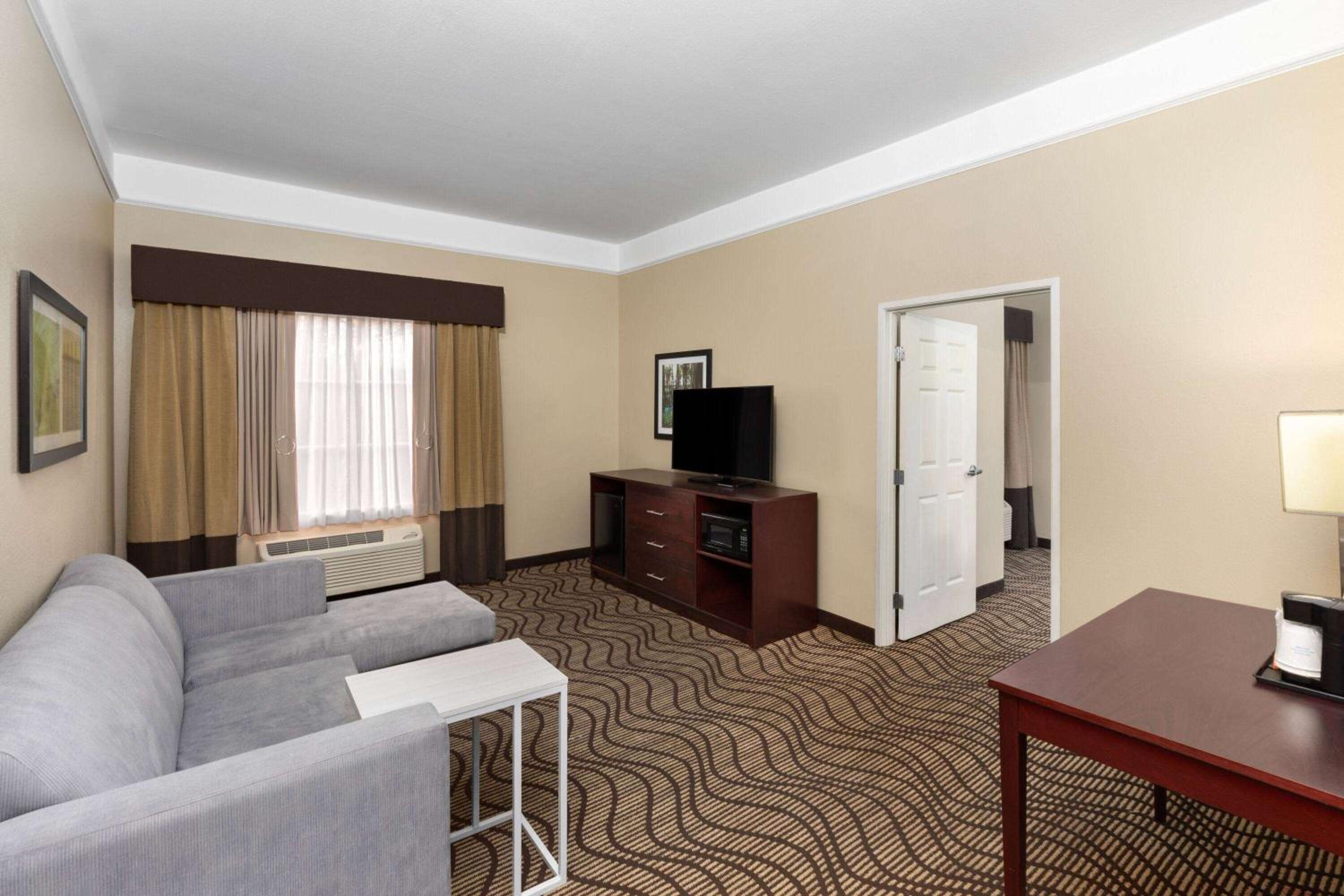 Houma Vacations - La Quinta by Wyndham Houma - Property Image 10
