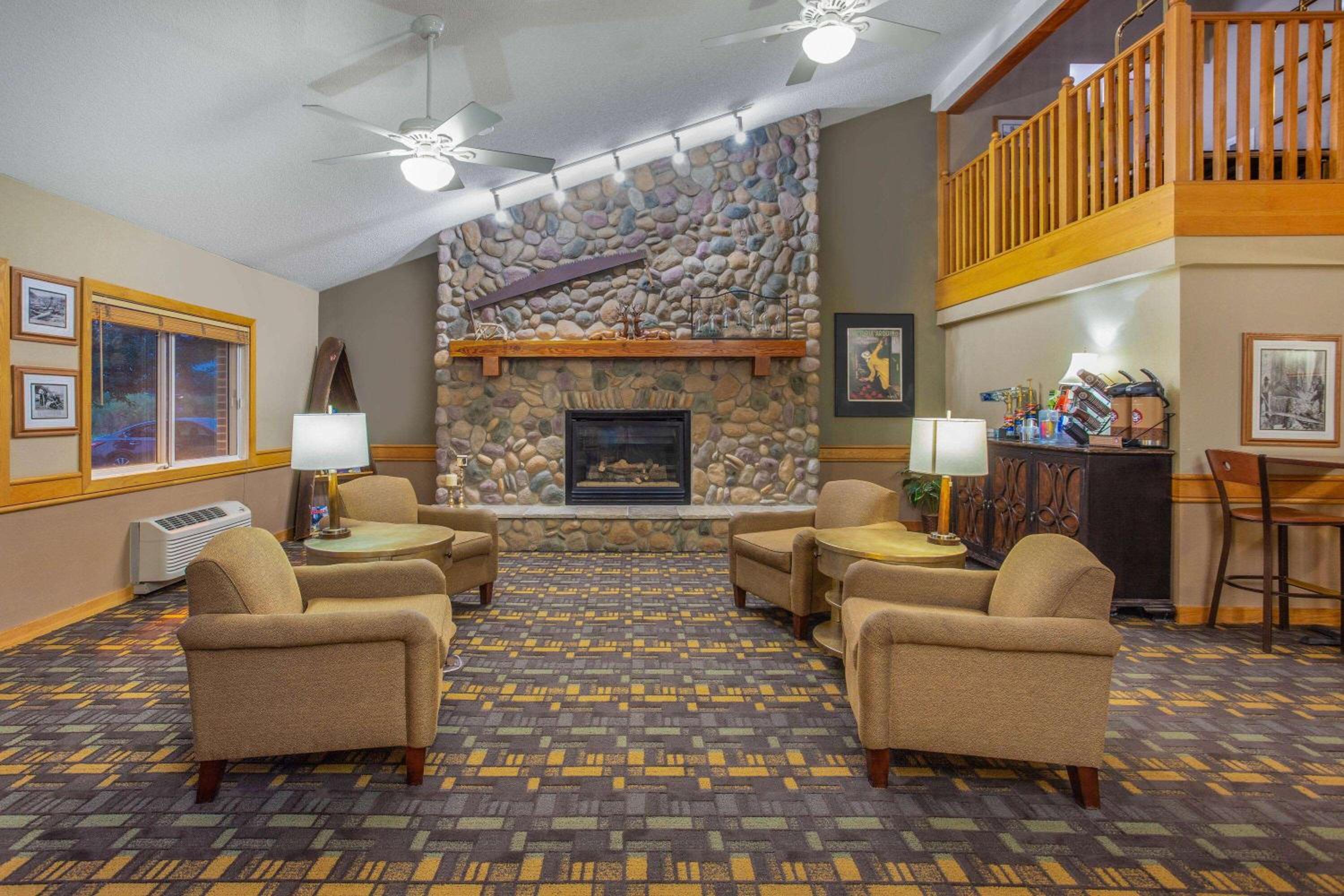 AmericInn by Wyndham Stillwater view 4