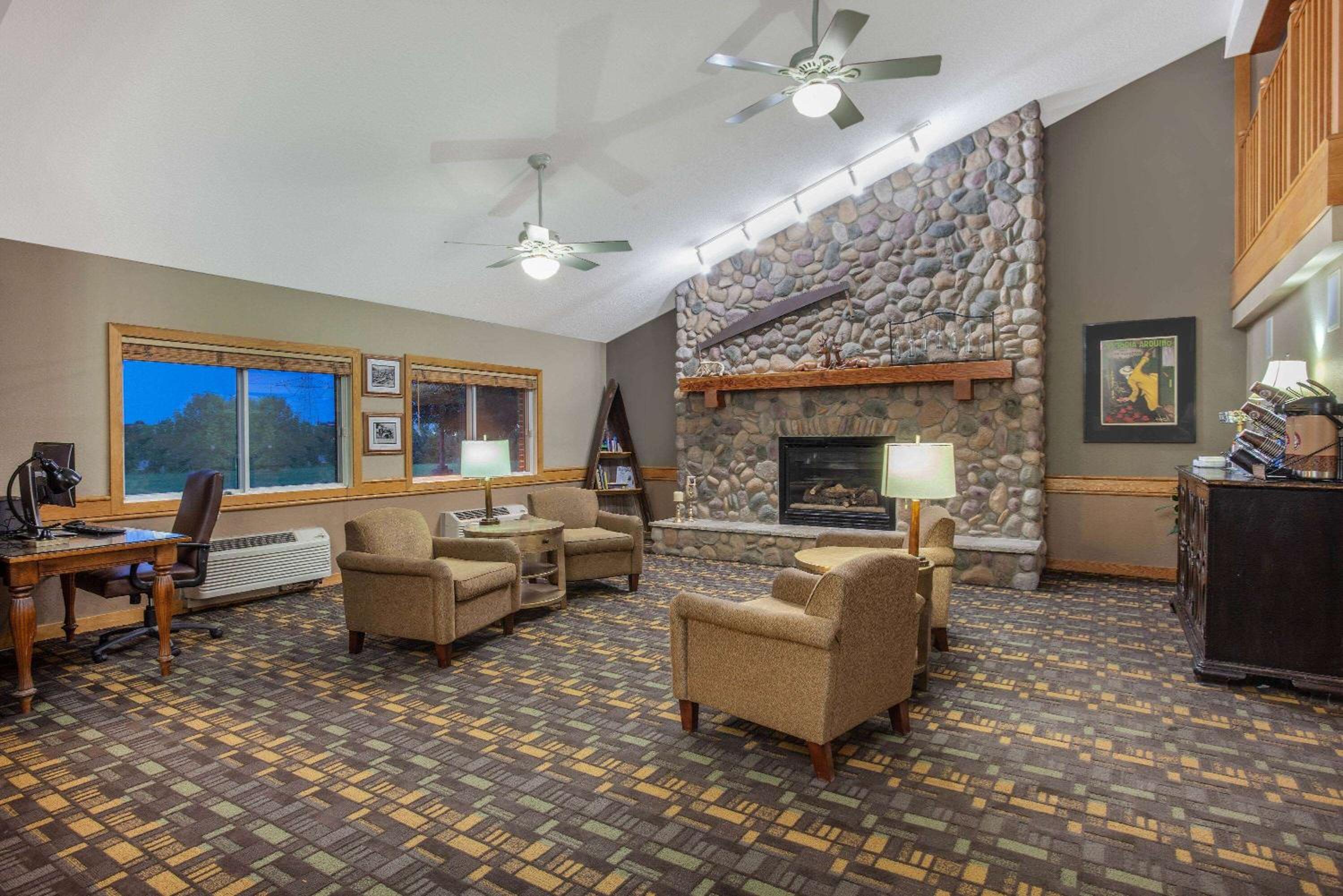 AmericInn by Wyndham Stillwater view 5