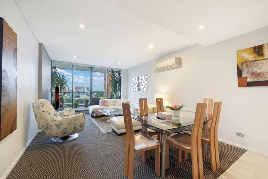 Lovely home with pool in Zetland