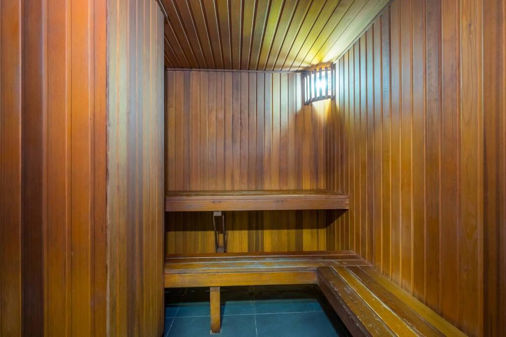 Lovely home with pool in Zetland