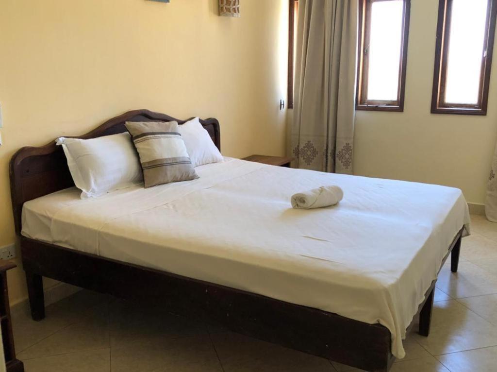 Lux Suites Lamera Beachfront Apartments