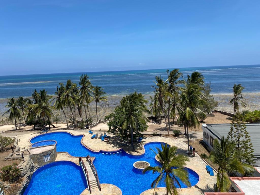 Lux Suites Lamera Beachfront Apartments