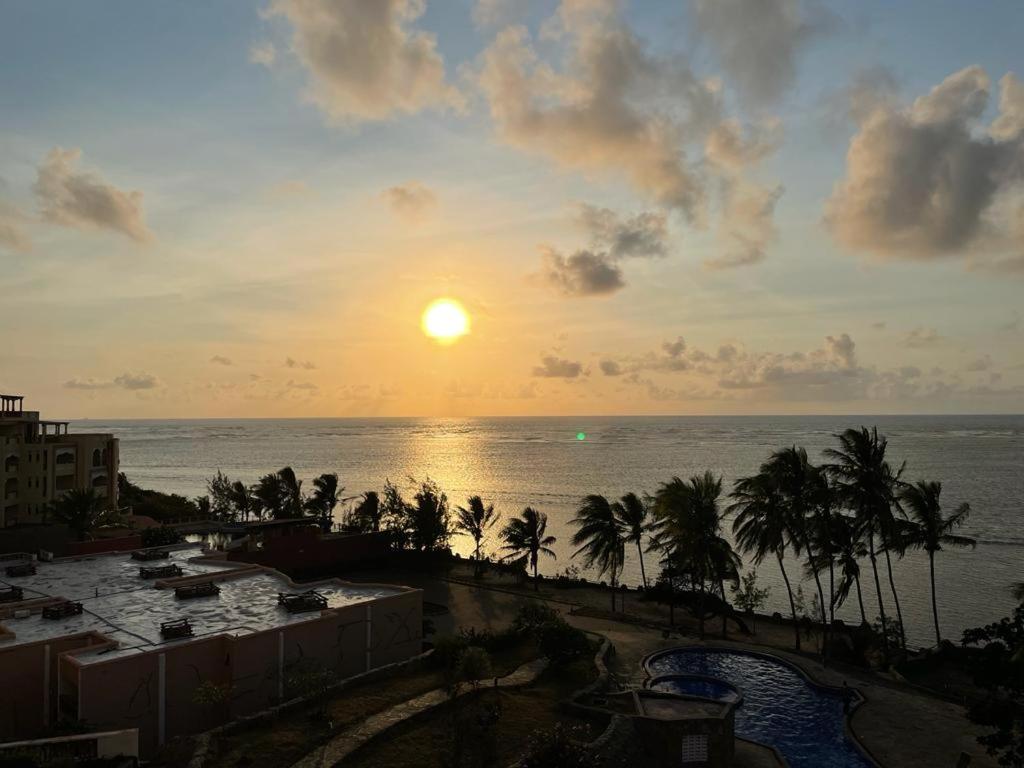 Lux Suites Lamera Beachfront Apartments