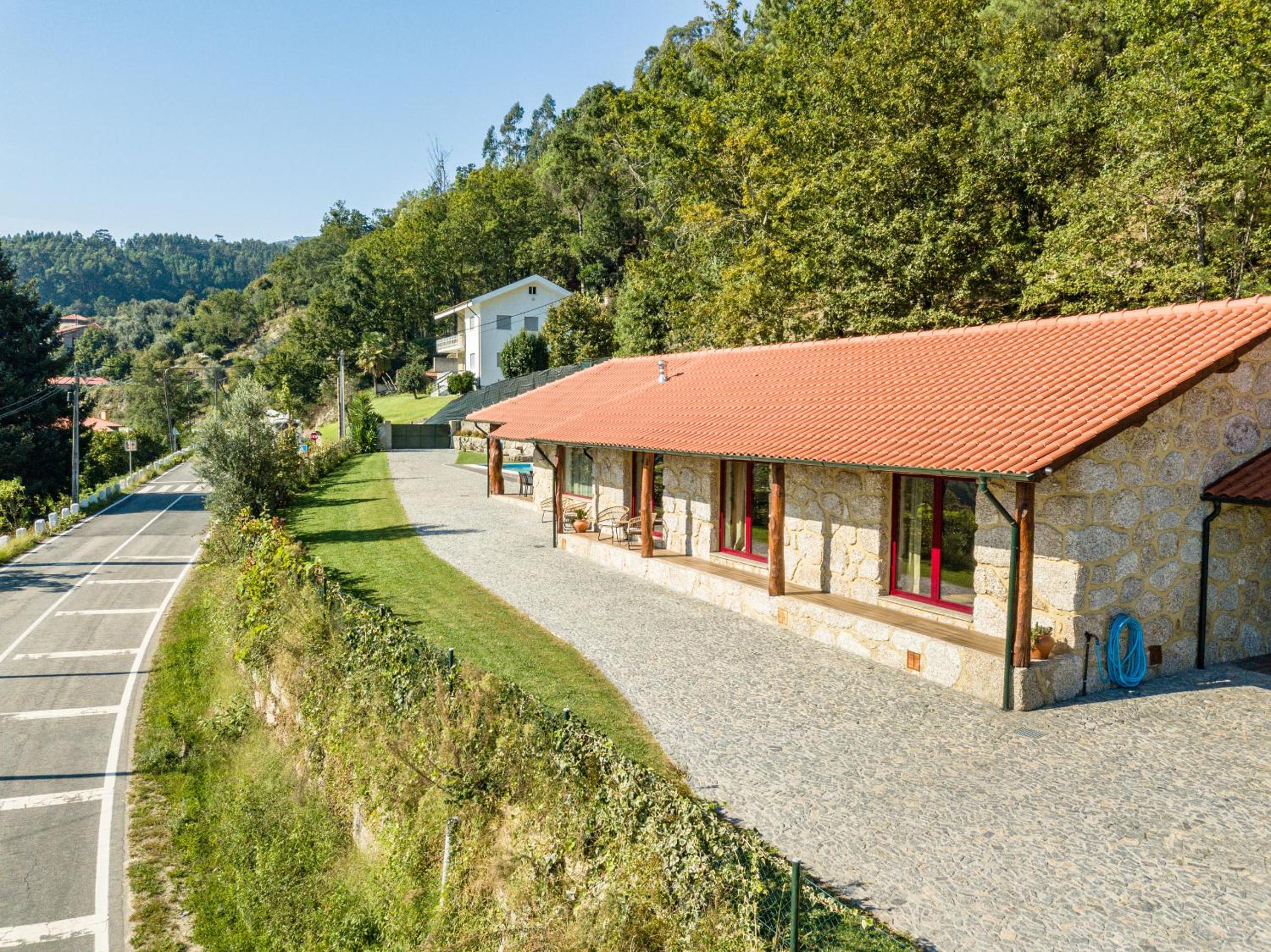 Assento do Cávado by House and People view 3