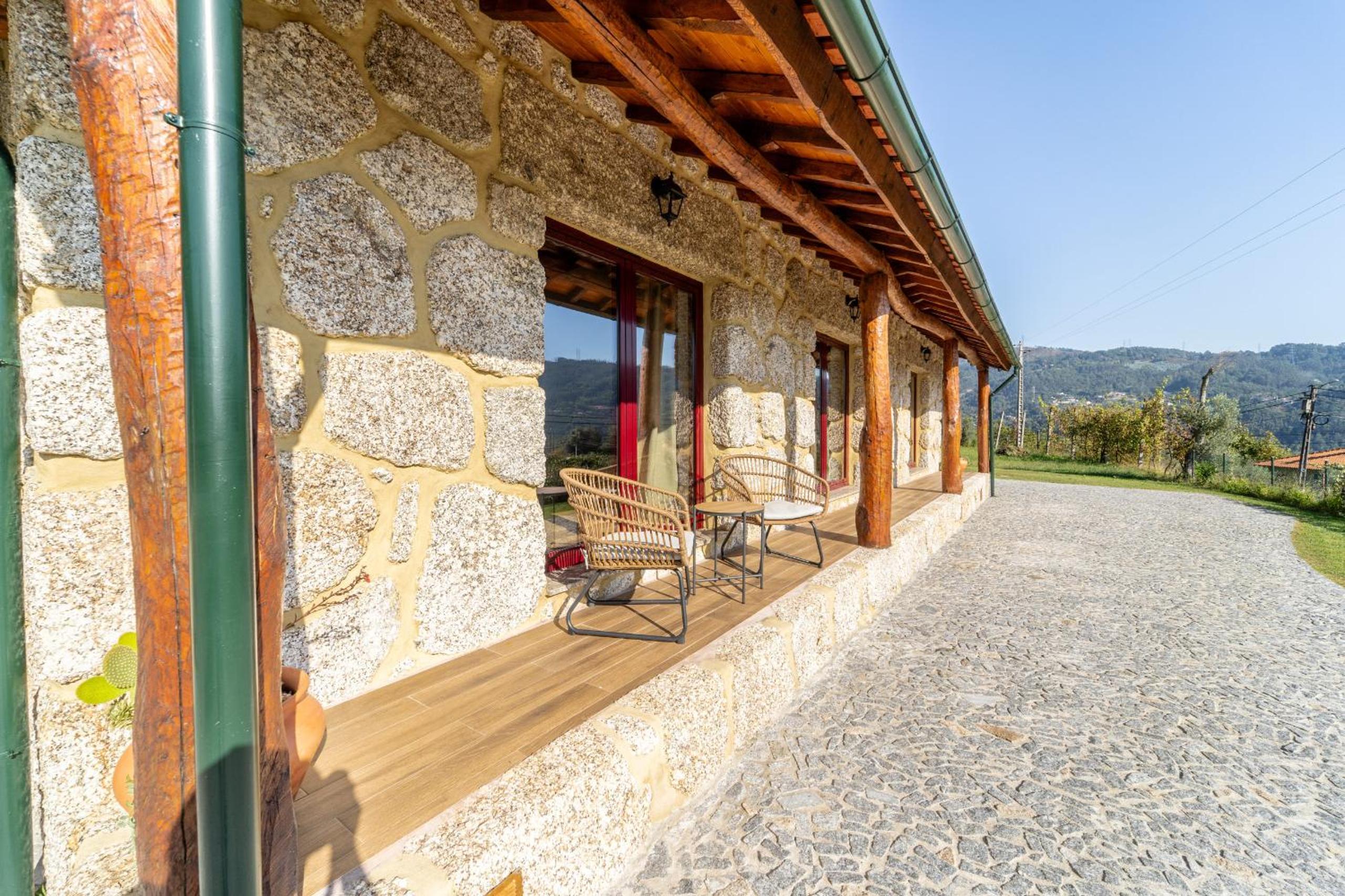 Assento do Cávado by House and People view 5