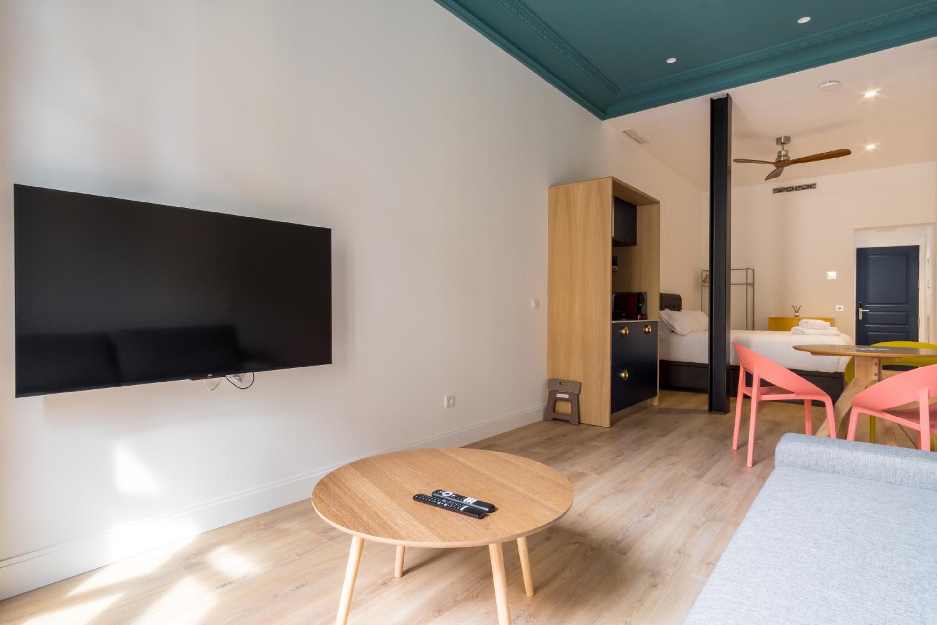 Modern Bright- Studio -Chueca