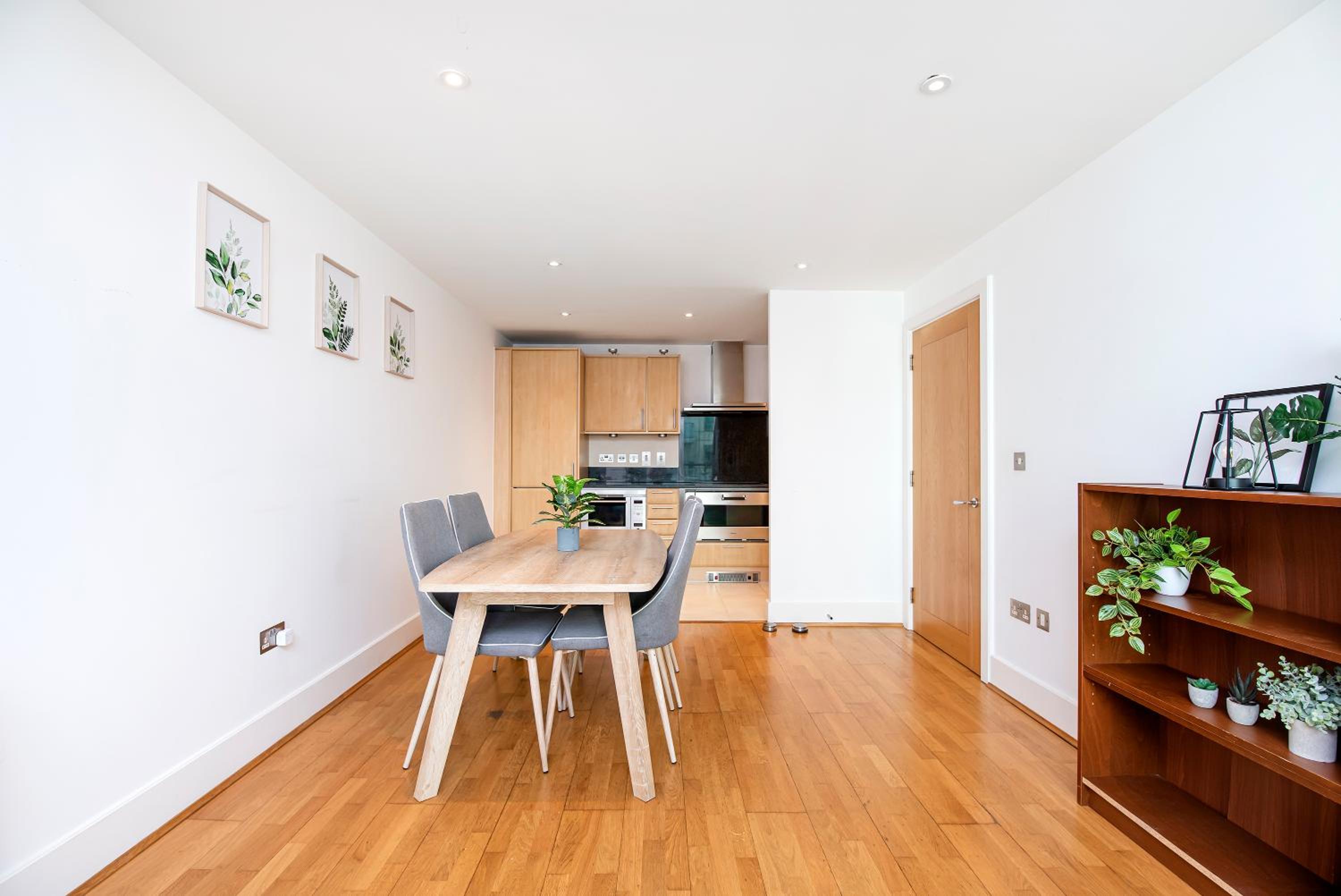 Compact 2 Bed Good Transport Links