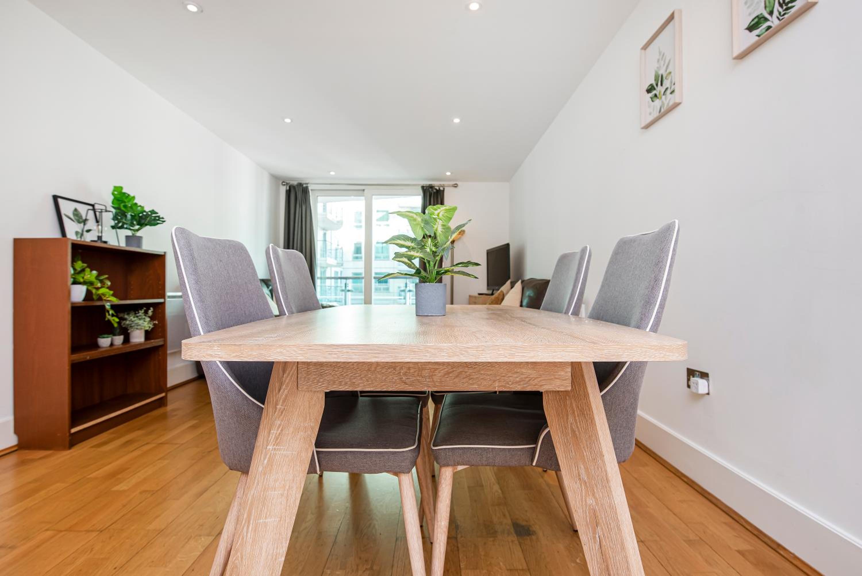 Compact 2 Bed Good Transport Links