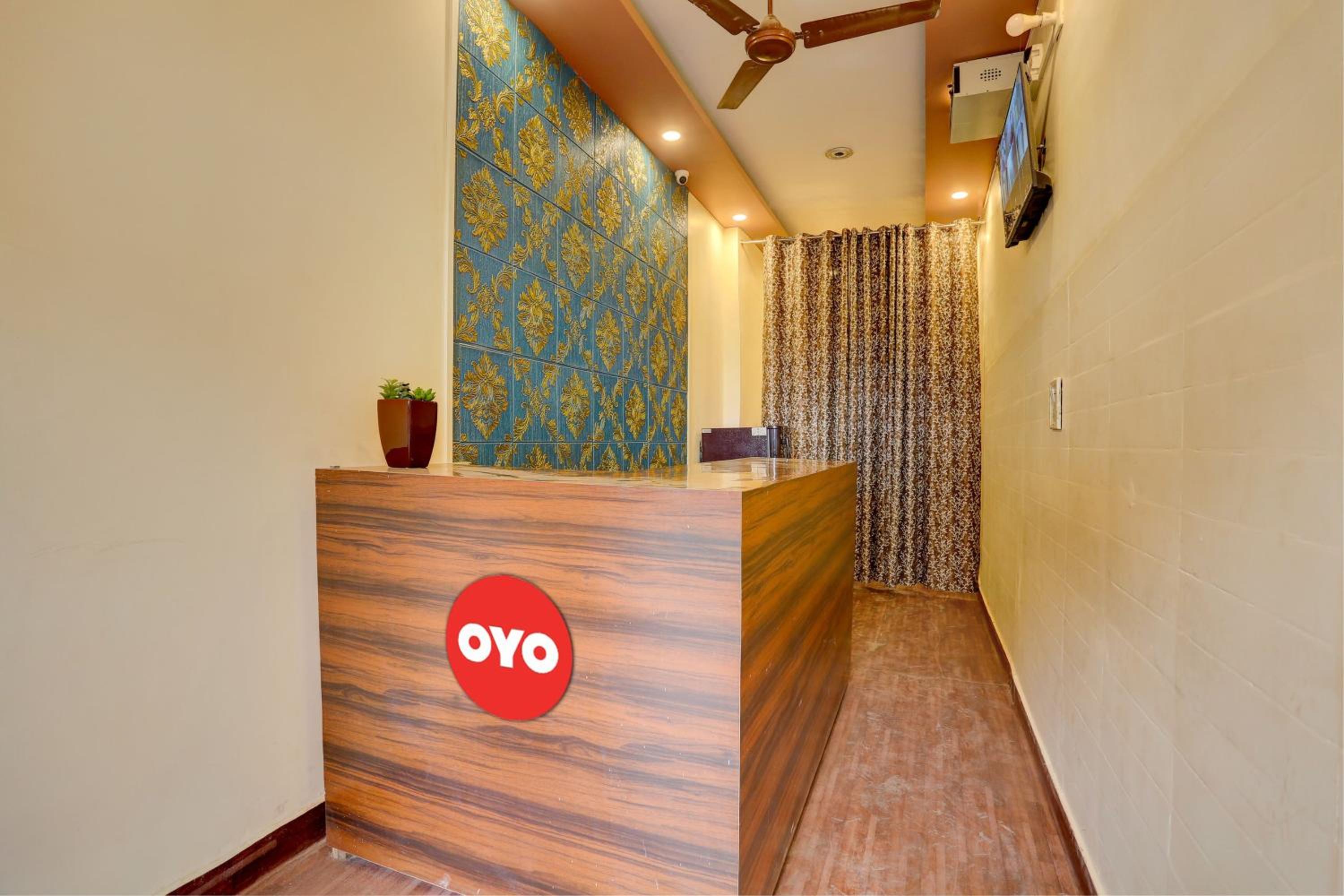 Lobby & Reception