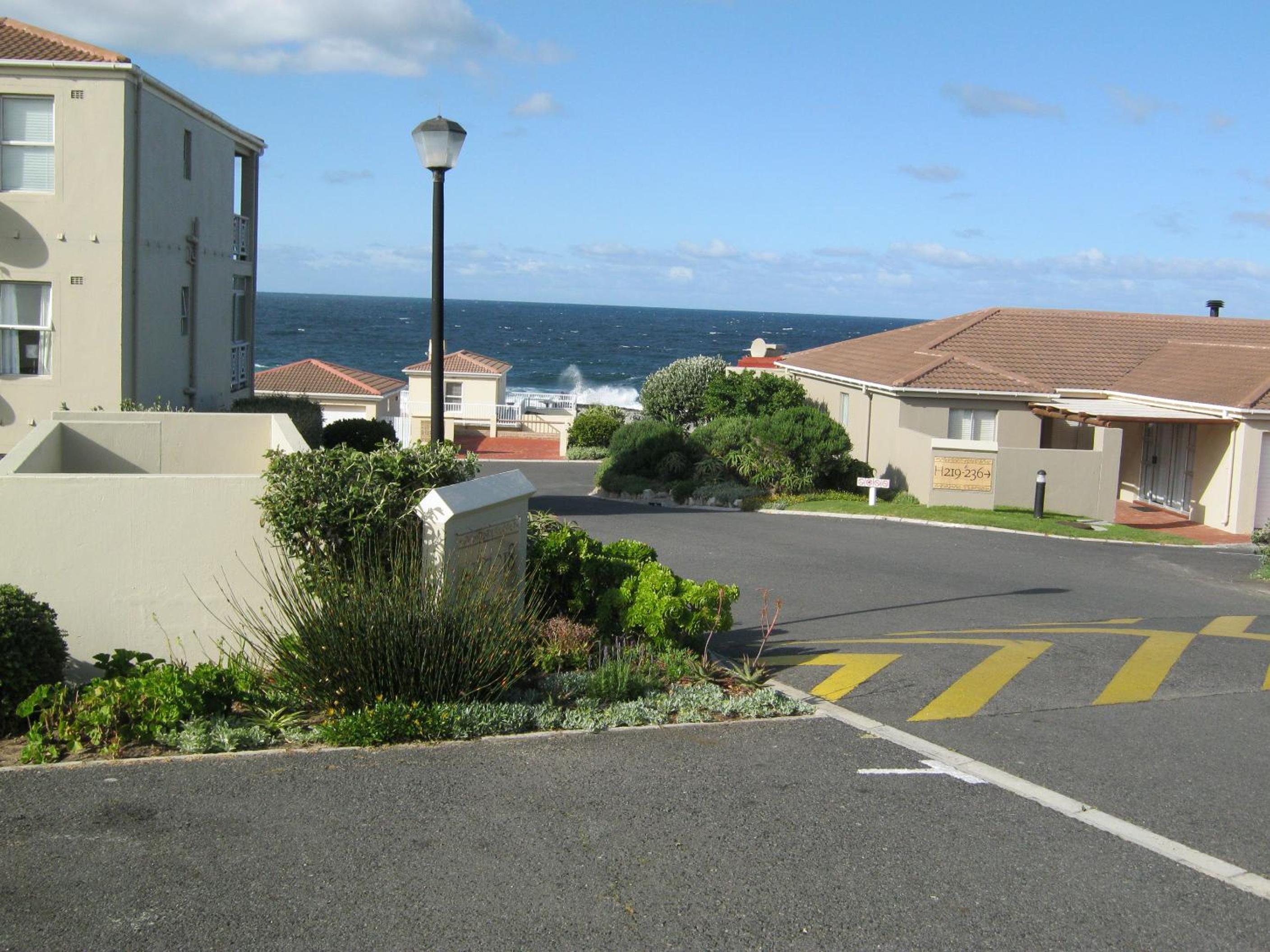 Hermanus Beach Club 263 - ground floor view 3