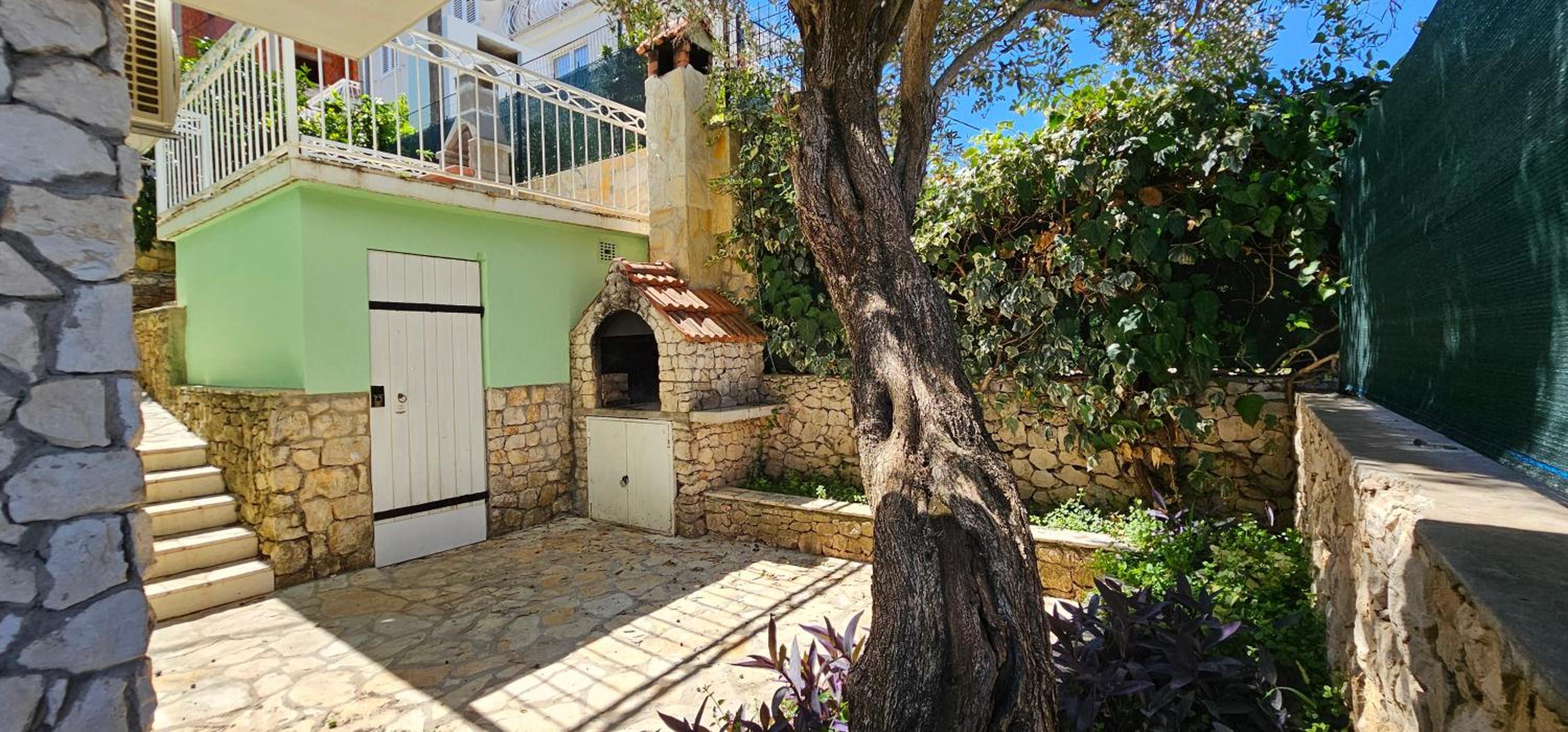 Spacious Villa Lush Garden Private access to Beach view 3
