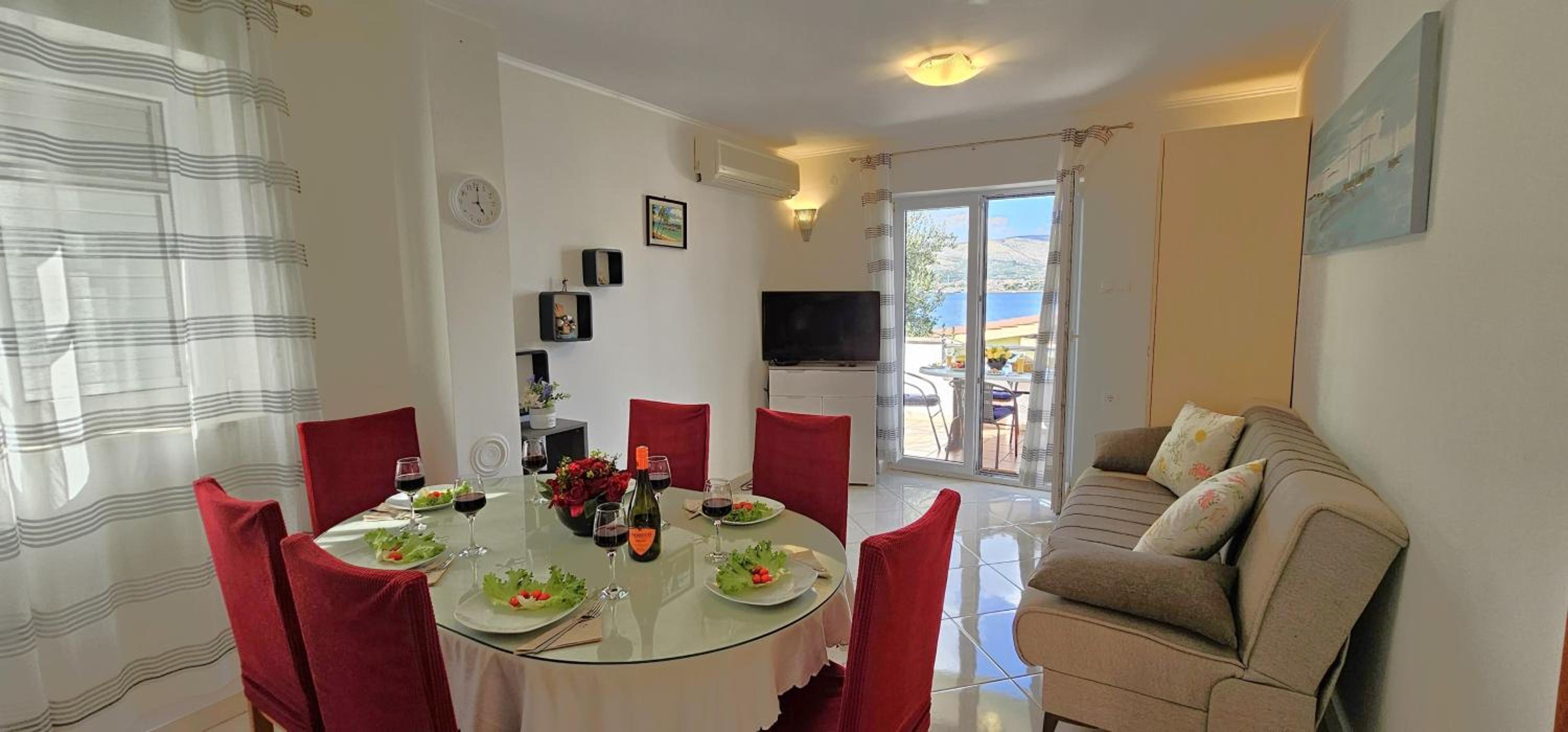 Spacious Villa Lush Garden Private access to Beach view 5
