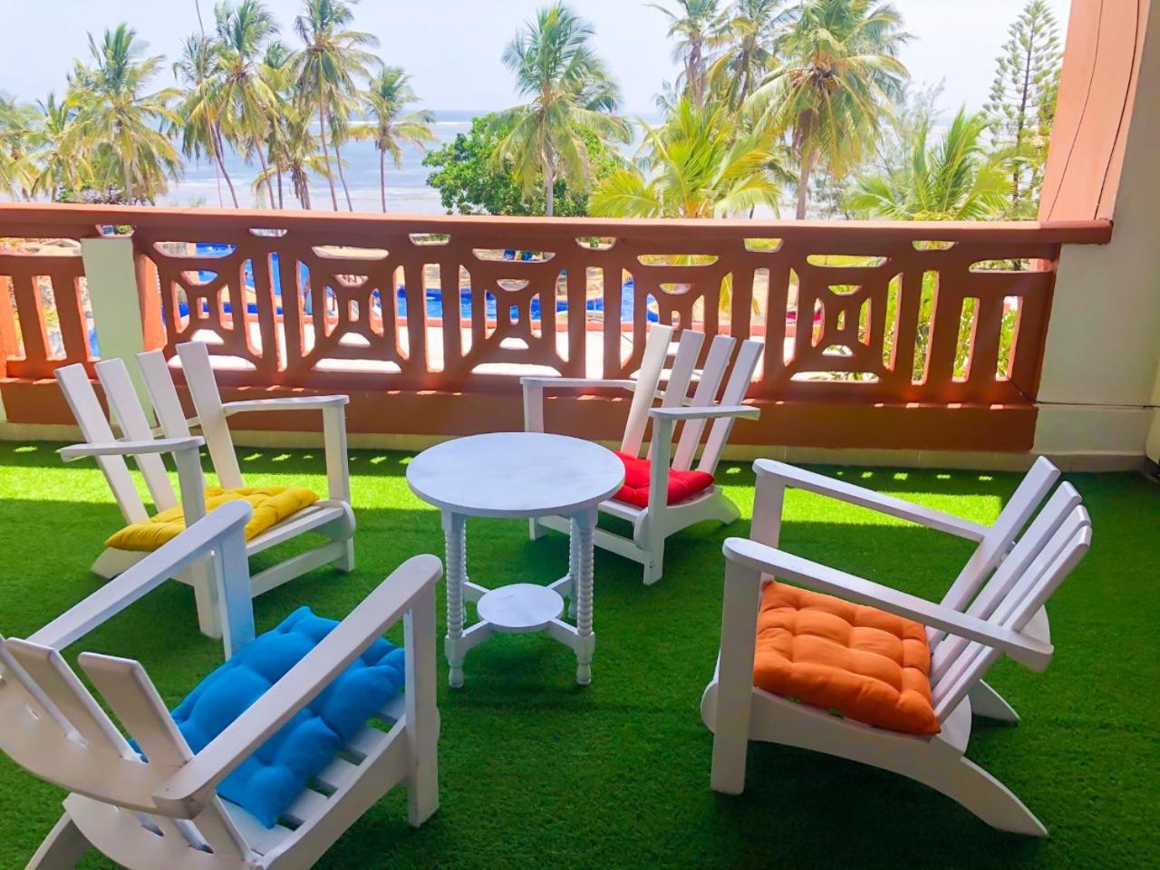 Lux Suites Lamera Beachfront Apartments
