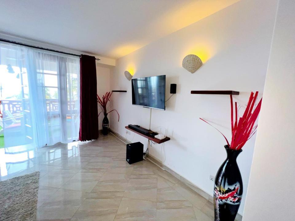 Lux Suites Lamera Beachfront Apartments