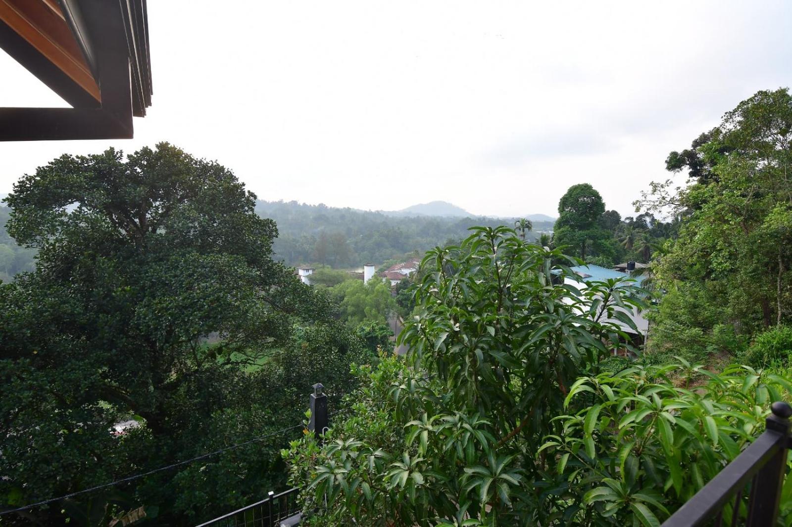 Aura Resort Villa Kandy view 2