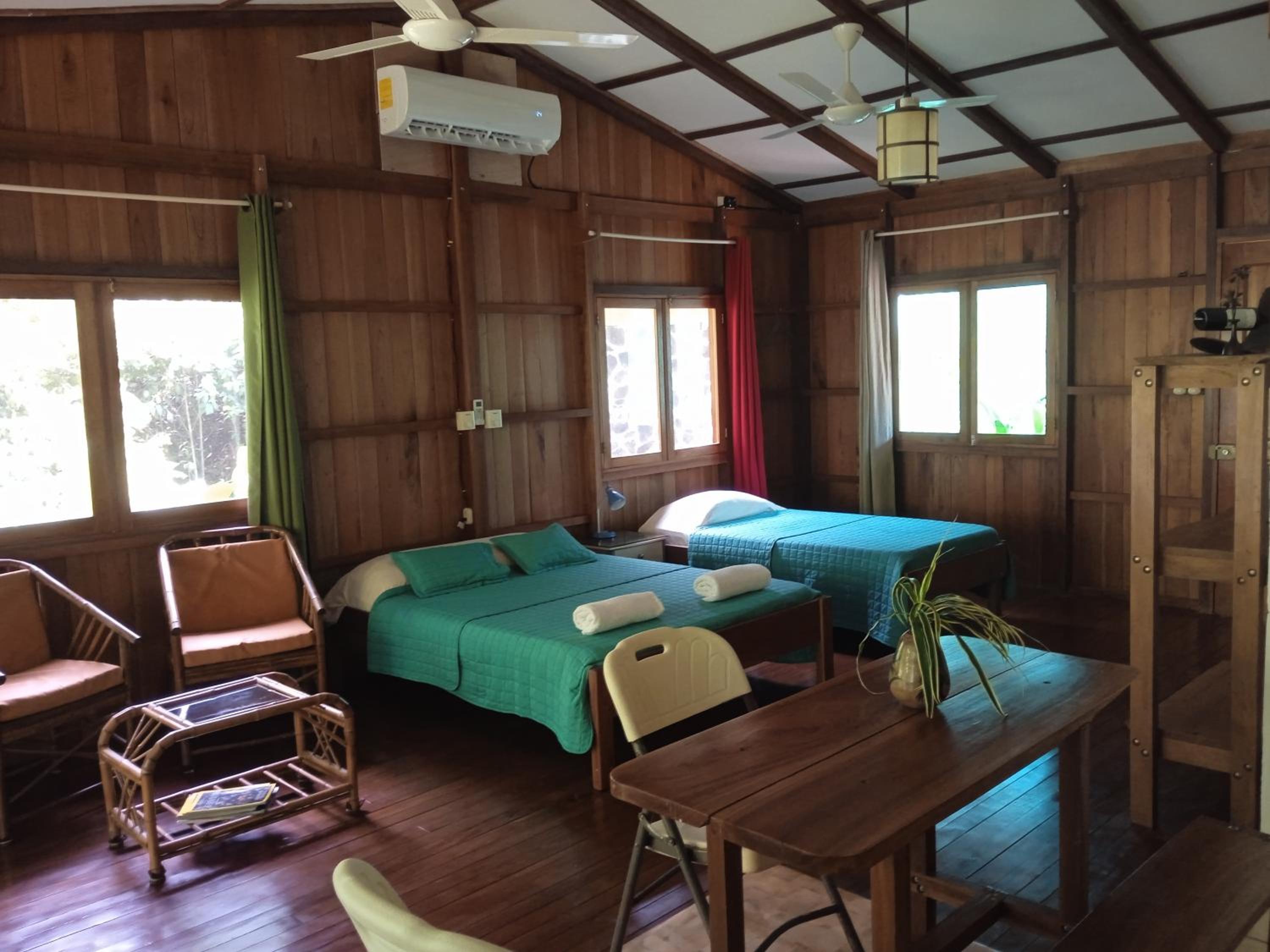 Cabañas Bajo Bosque Drake