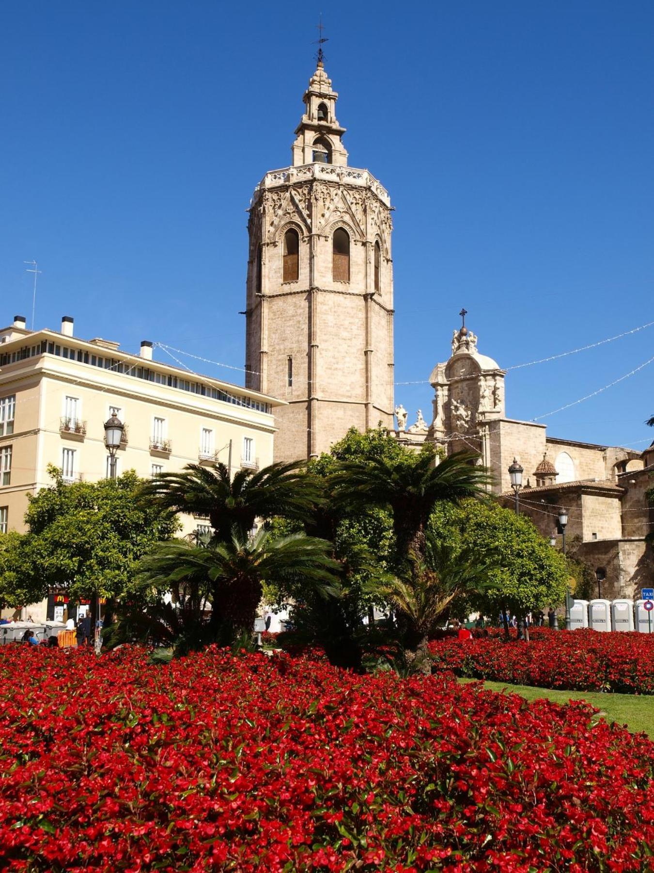 SingularStays Mercado Central