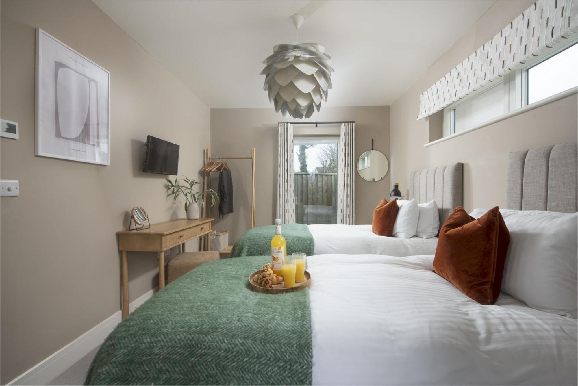 Salt Life, Dunes at Upton Towans - Hot tub - Pet friendly - Self check in view 3