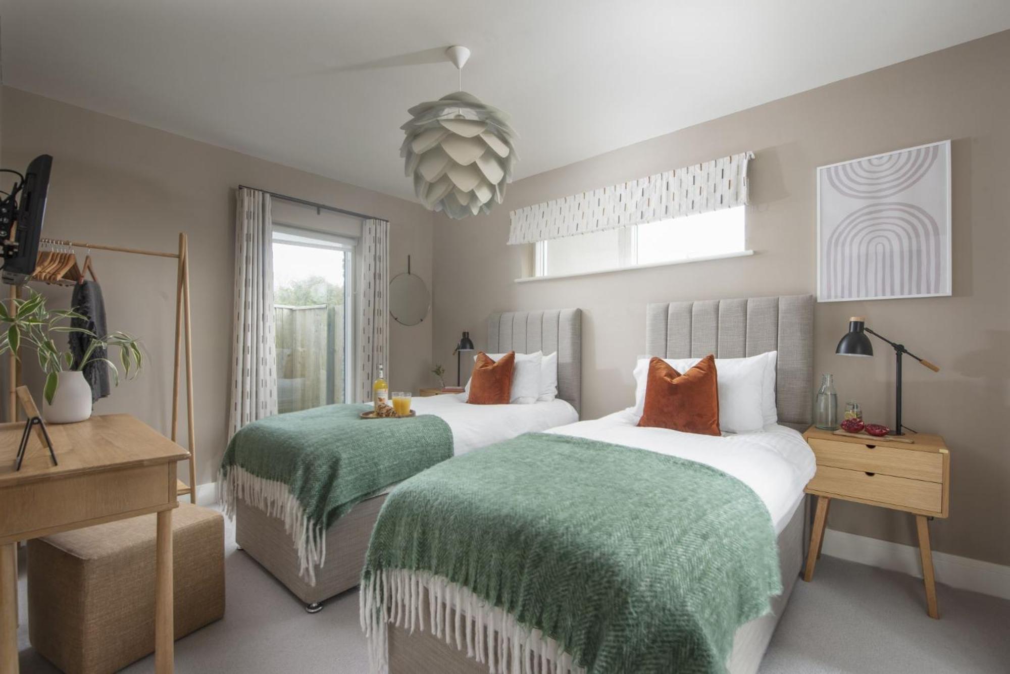 Salt Life, Dunes at Upton Towans - Hot tub - Pet friendly - Self check in view 2