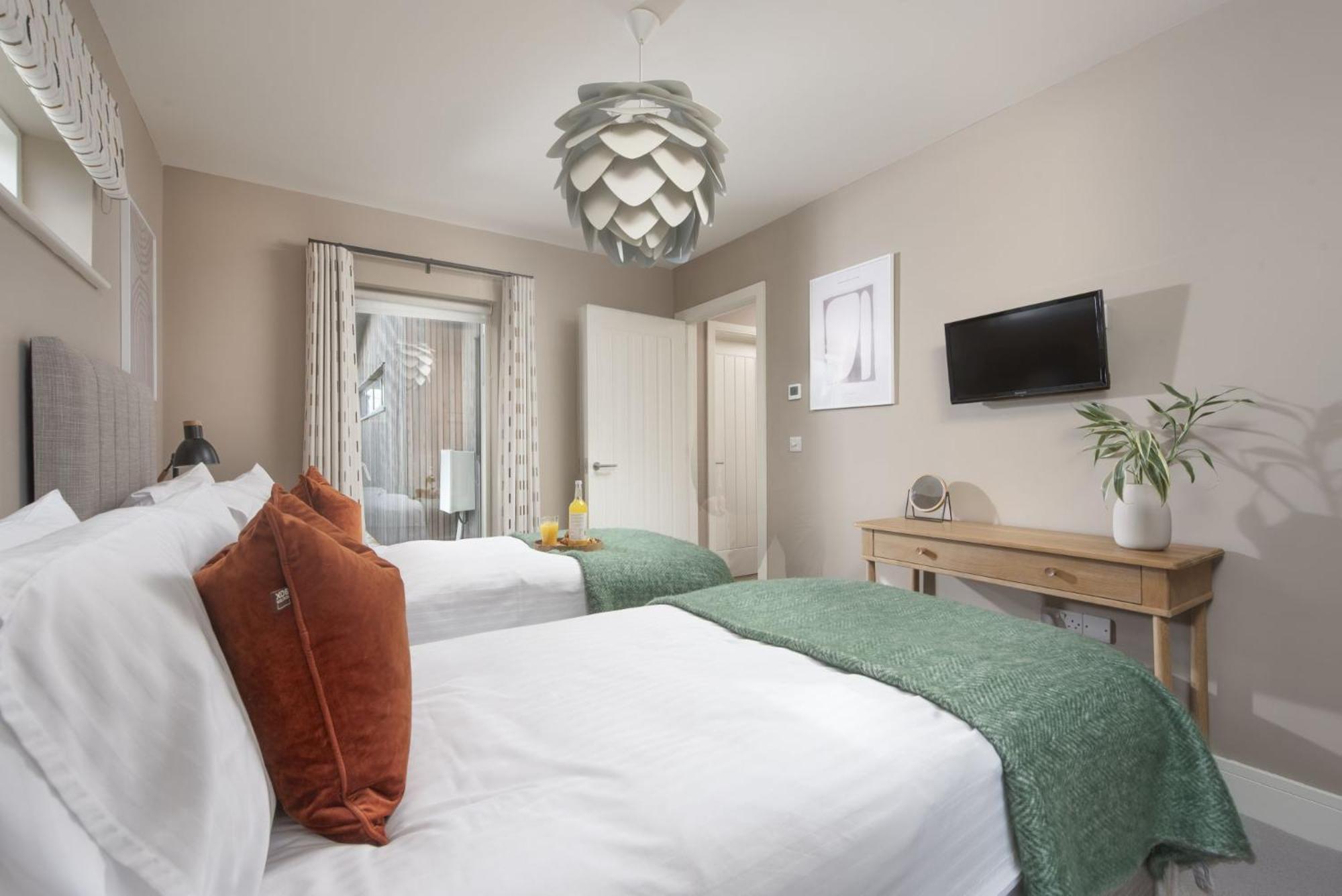 Salt Life, Dunes at Upton Towans - Hot tub - Pet friendly - Self check in view 5