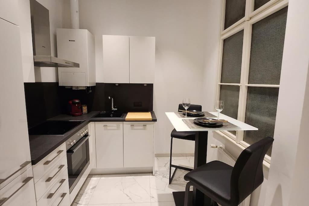 City Apartment (1km to the 1st District)