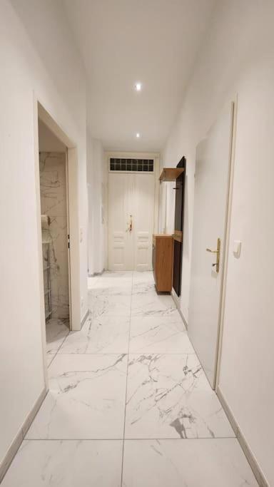 City Apartment (1km to the 1st District)
