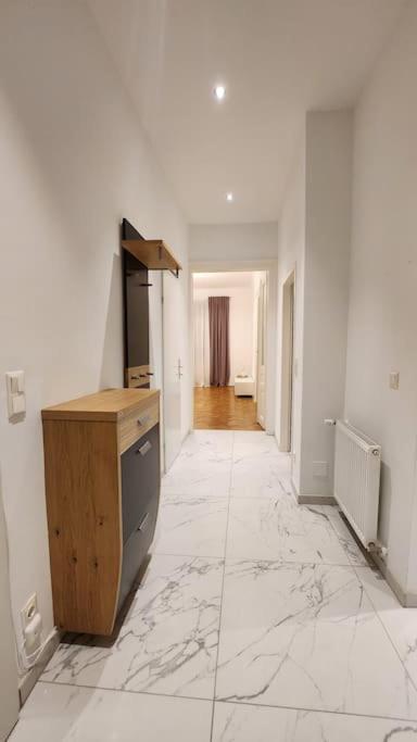 City Apartment (1km to the 1st District)