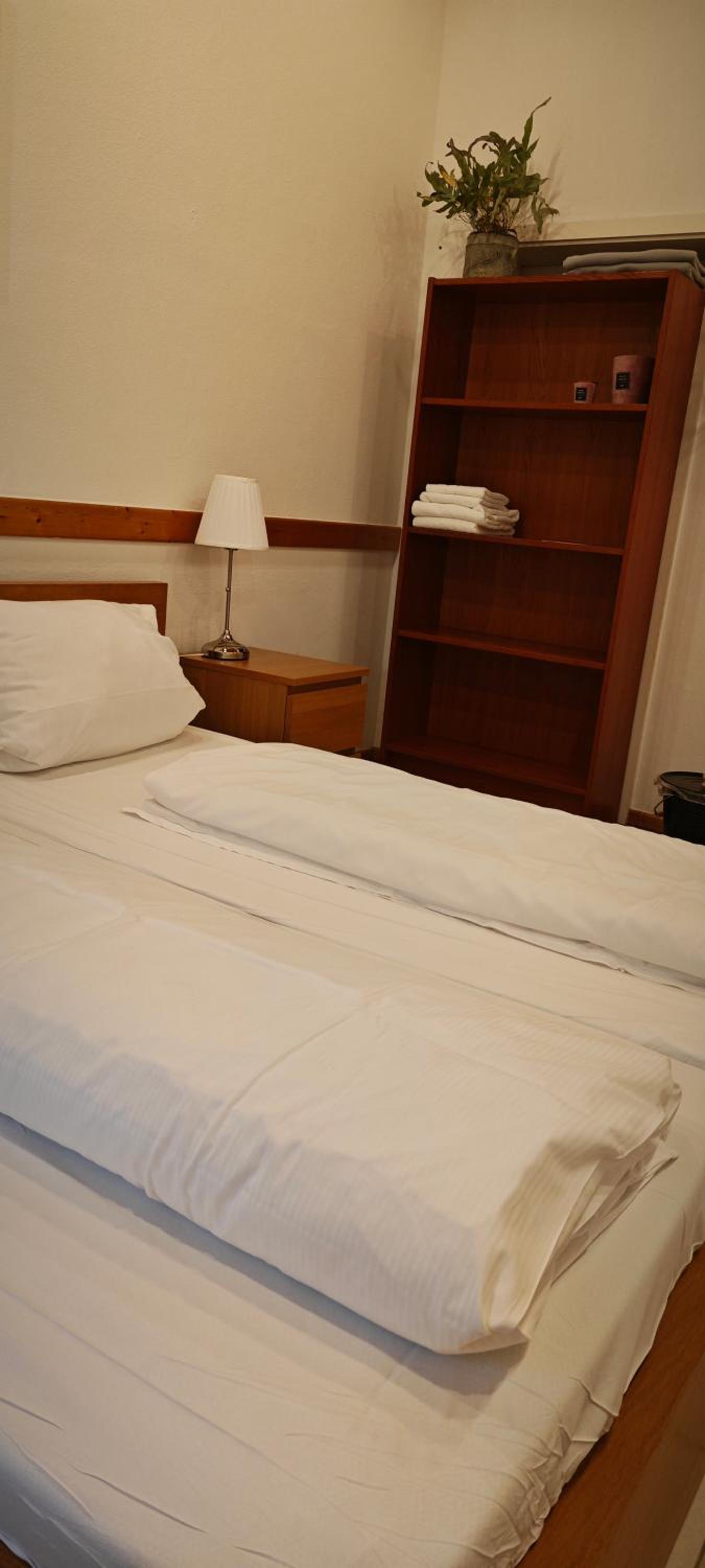 Hostel am Burgenring - kostenloser Parkplatz, Zentrum, Self Check-In, Küche
