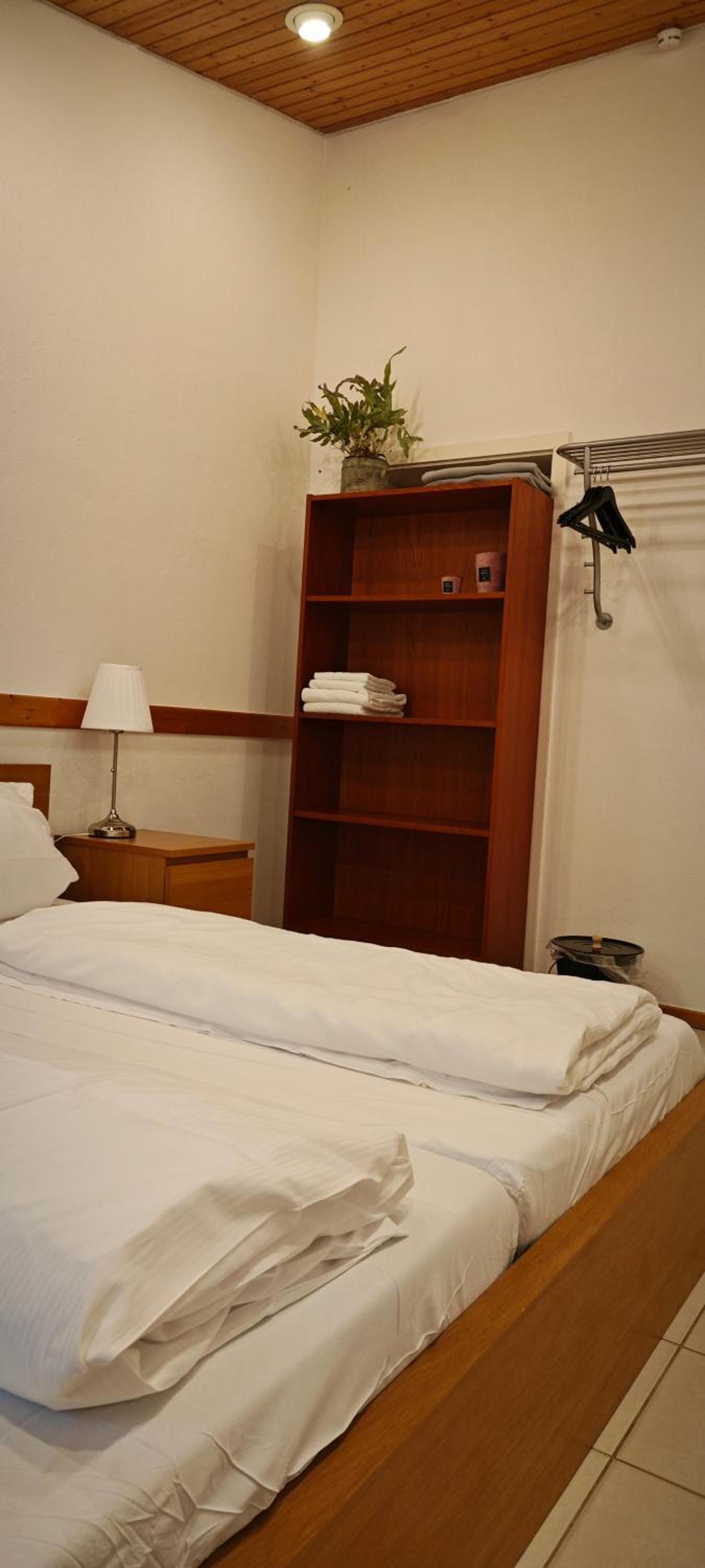 Hostel am Burgenring - kostenloser Parkplatz, Zentrum, Self Check-In, Küche