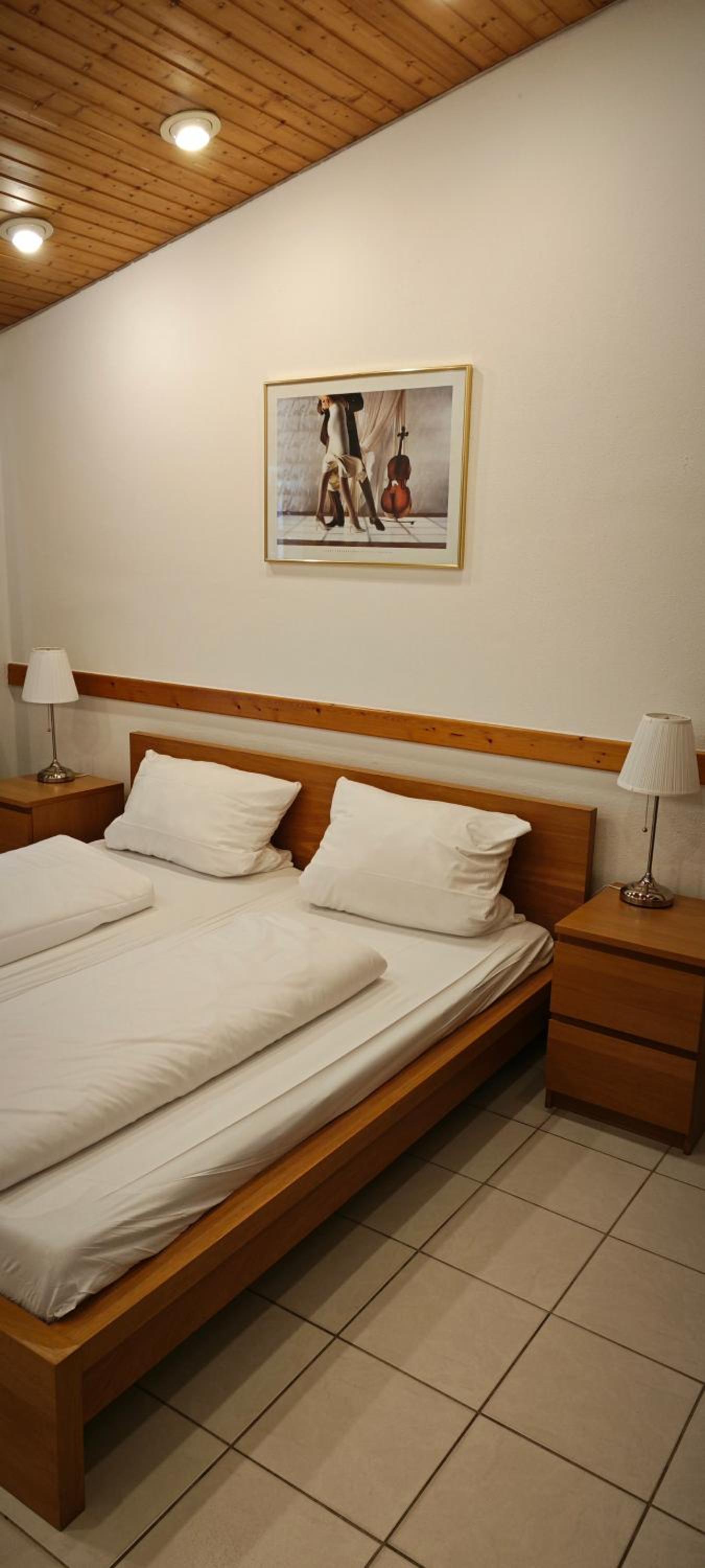 Hostel am Burgenring - kostenloser Parkplatz, Zentrum, Self Check-In, Küche