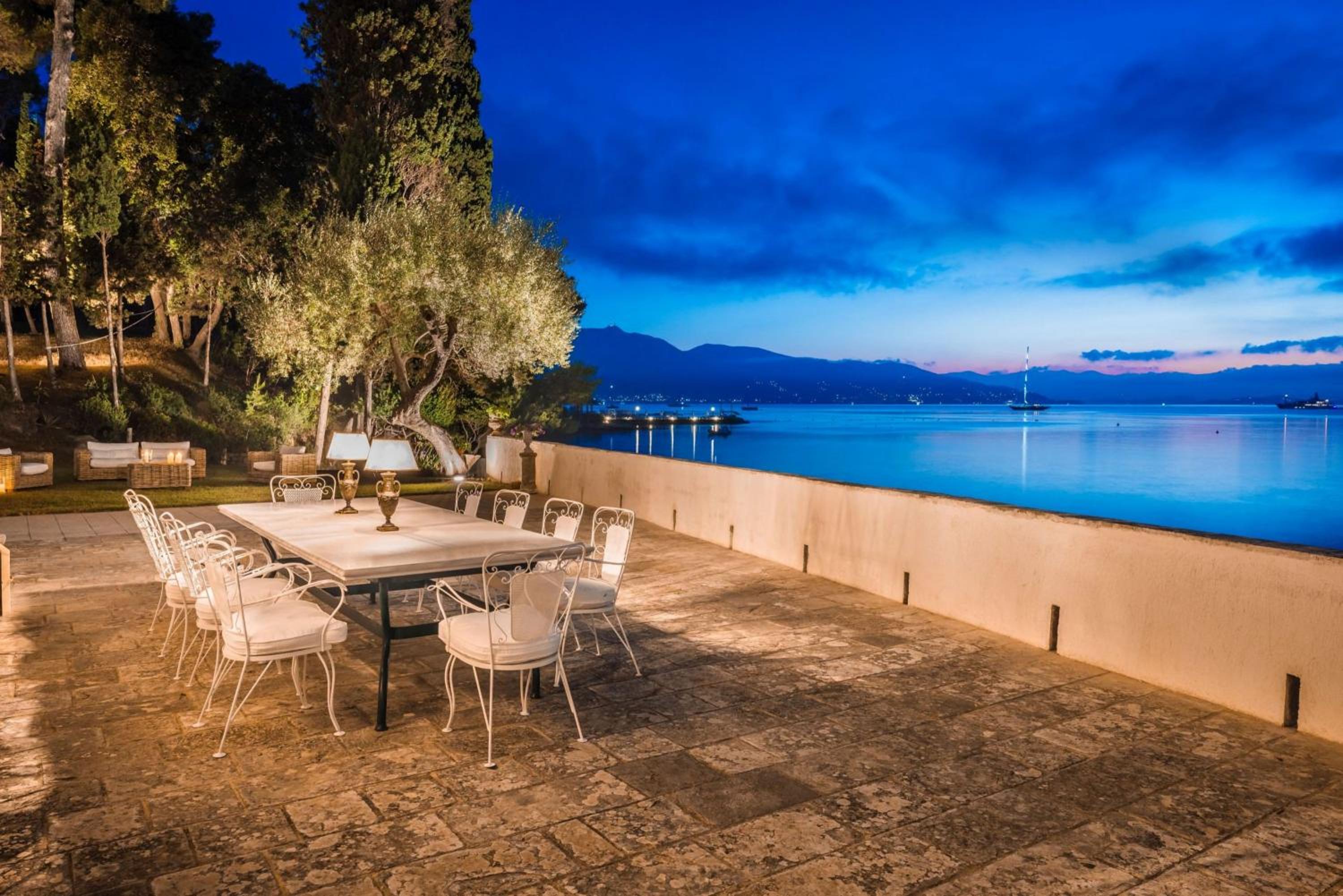 Magnificent Seafront Corfu Villa - 5 En-Suite Bedrooms -The Durrells House | Historic Elegance & Modern Luxuries - Direct Beach Access & Private Heated Poo photo 5