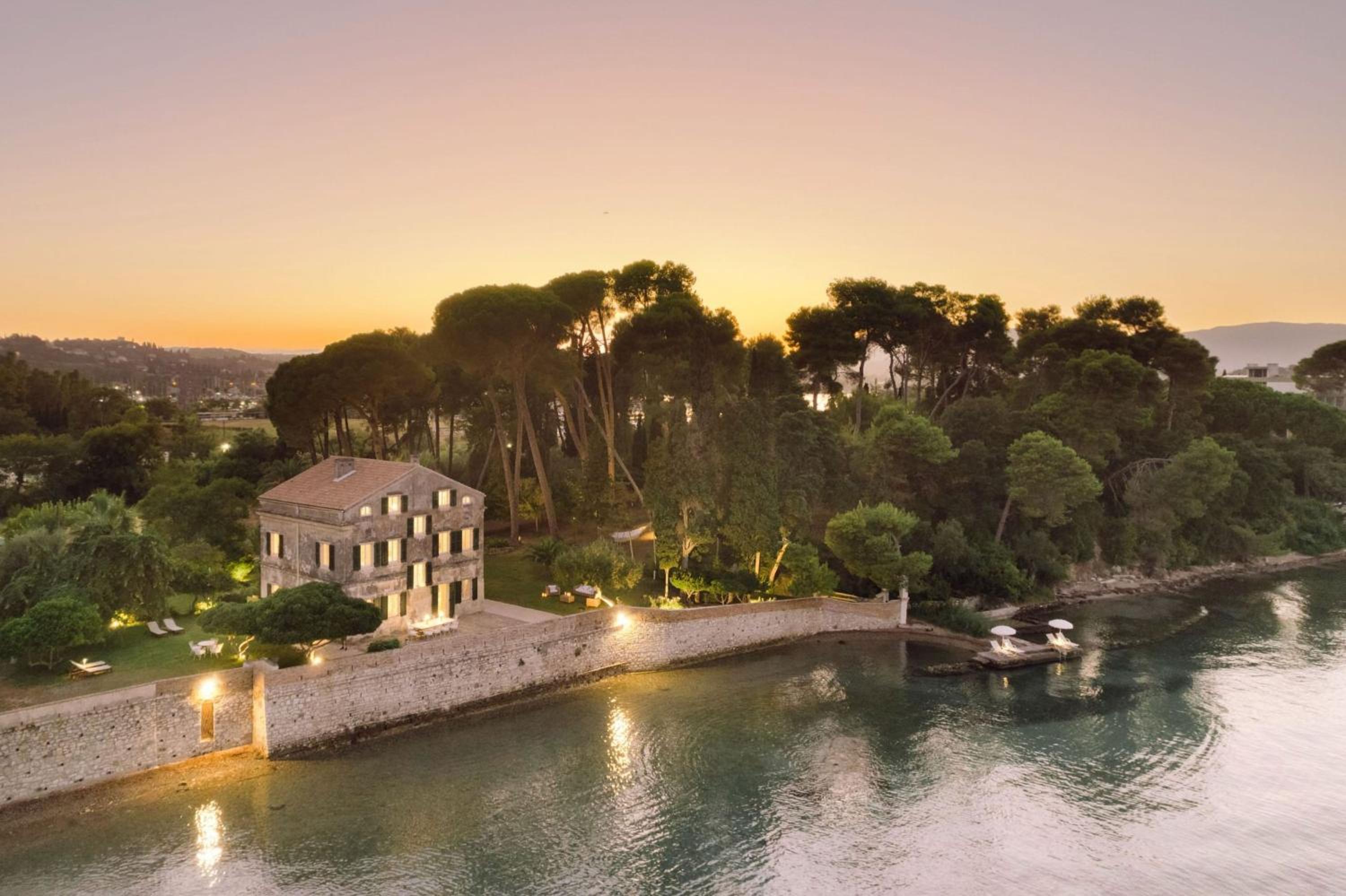 Magnificent Seafront Corfu Villa - 5 En-Suite Bedrooms -The Durrells House | Historic Elegance & Modern Luxuries - Direct Beach Access & Private Heated Poo photo 3