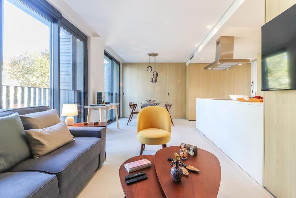 Marques Pombal Central 2 bed Apt view 3