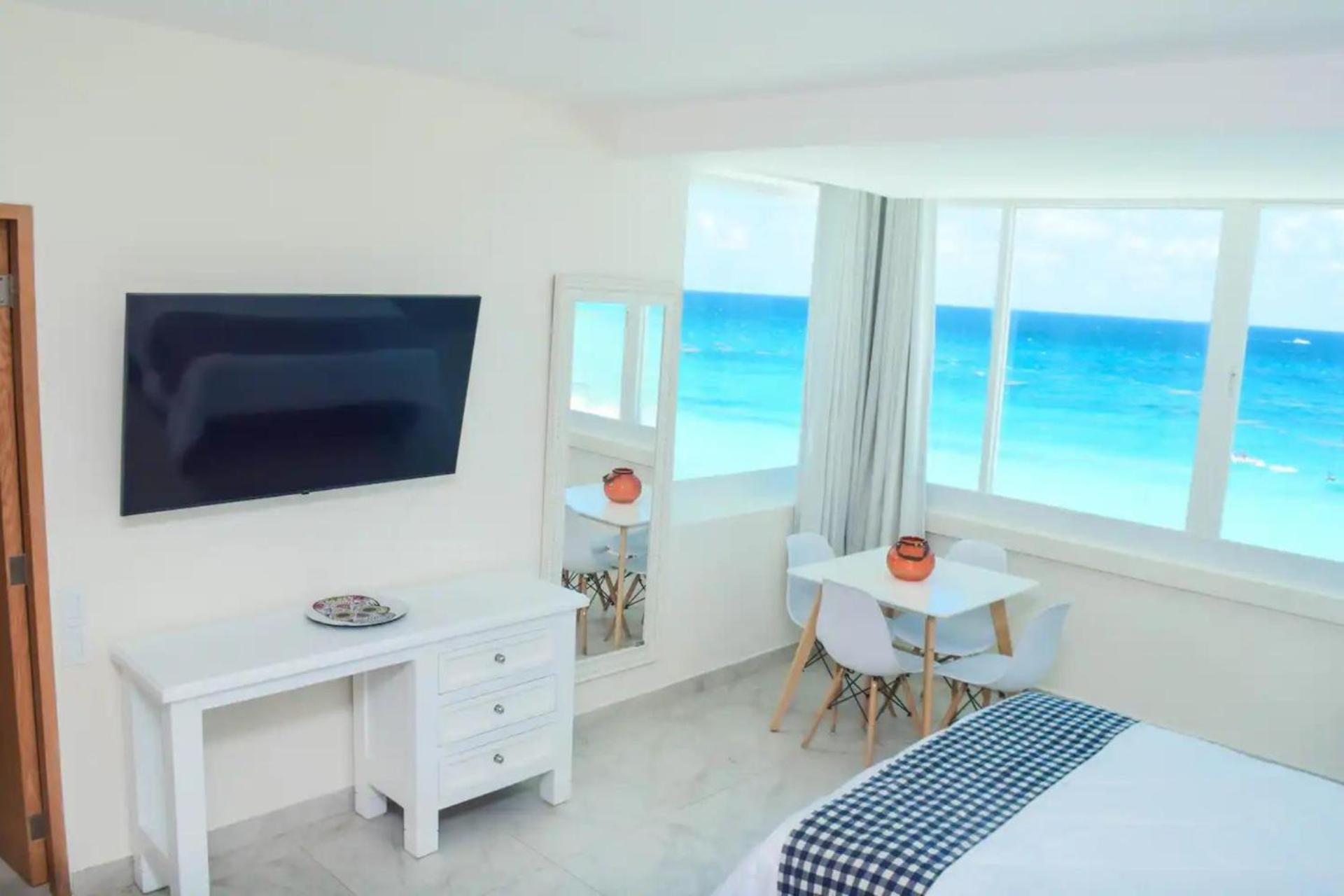 Oceanfront Studio, Magnificent Views
