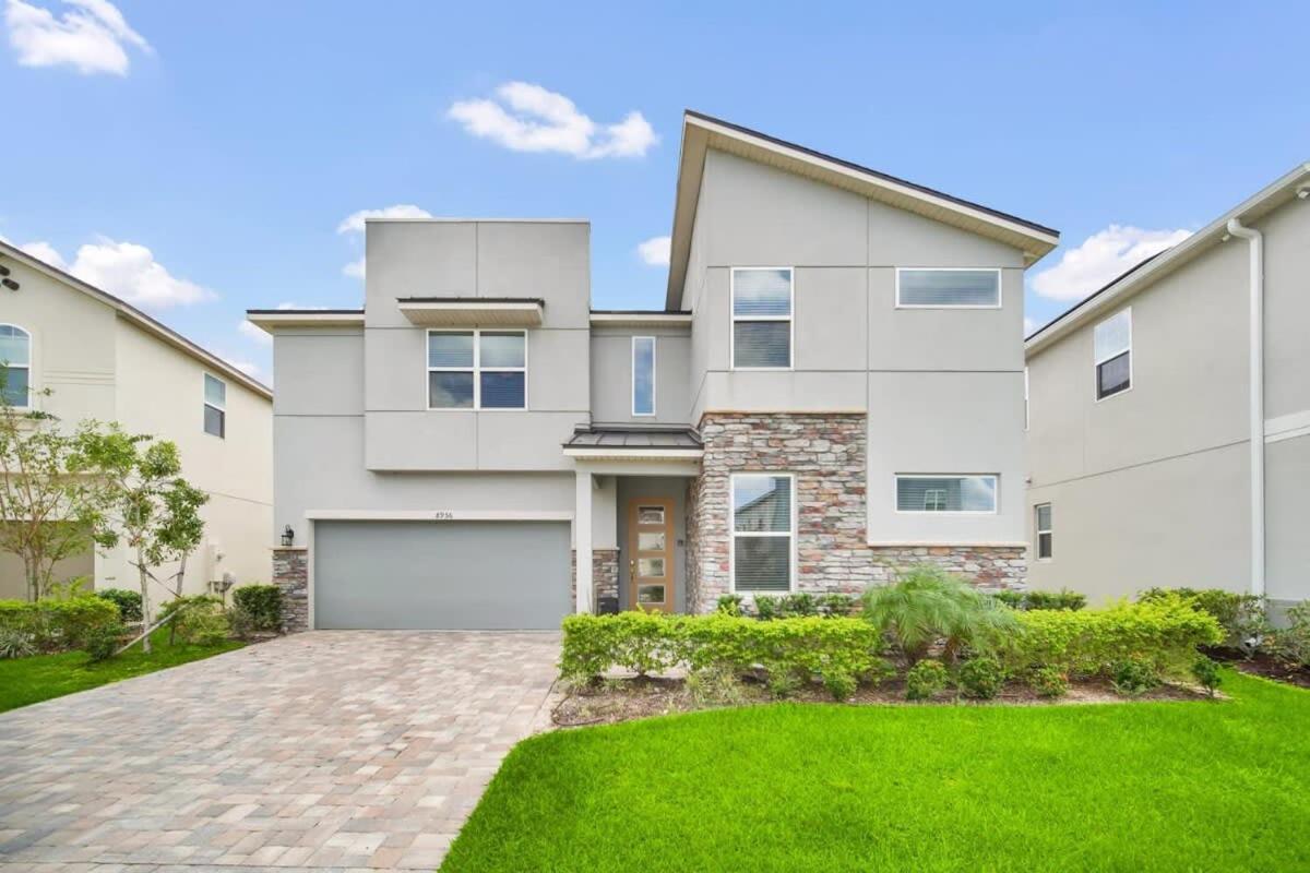 Luxury Villa SOUTH Facing Pool No Rear Neighbors Themed rooms theatre & Game Room #8SO8956